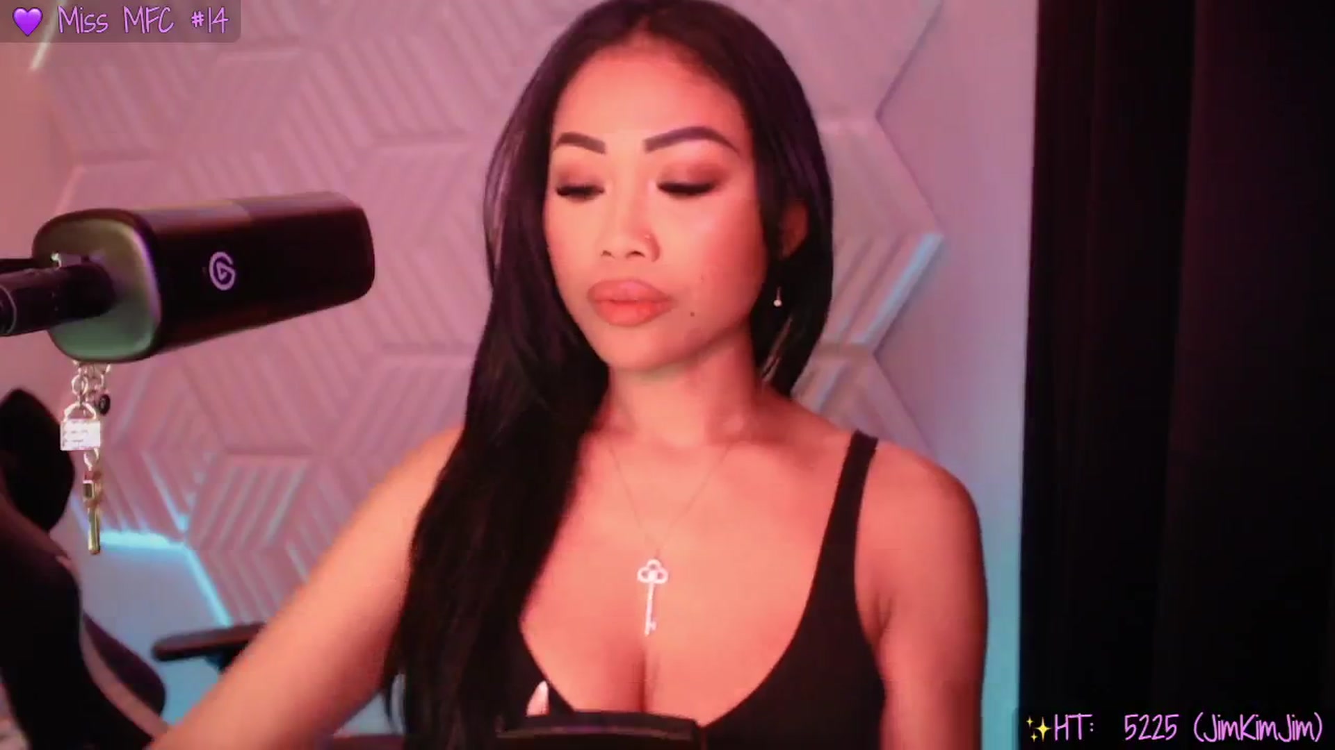 Gallery image thumbnail from SinCityVEE's myfreecams stream on, 03/15/2025, 08:06 image 19 of 20