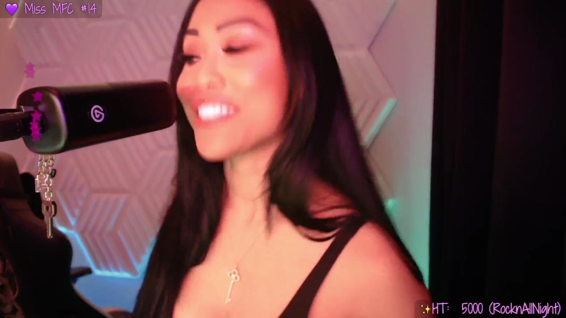 Gallery image thumbnail from SinCityVEE's myfreecams stream on, 03/15/2025, 08:06 image 15 of 20