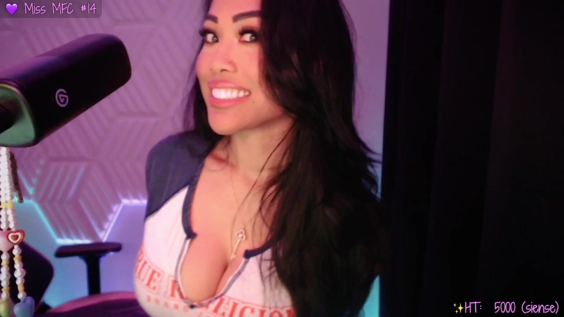 Gallery image thumbnail from SinCityVEE's myfreecams stream on, 03/22/2025, 08:41 image 11 of 20