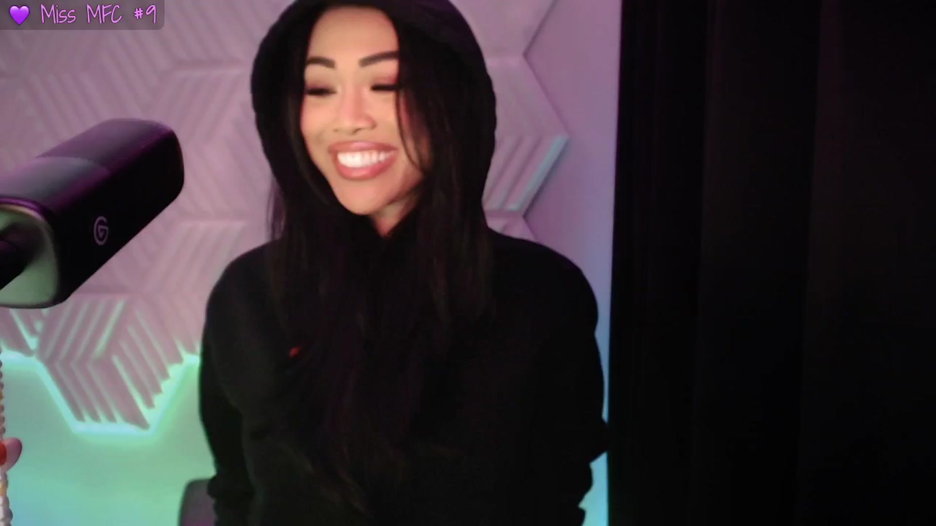 Gallery image thumbnail from SinCityVEE's myfreecams stream on, 03/23/2025, 09:19 image 3 of 20