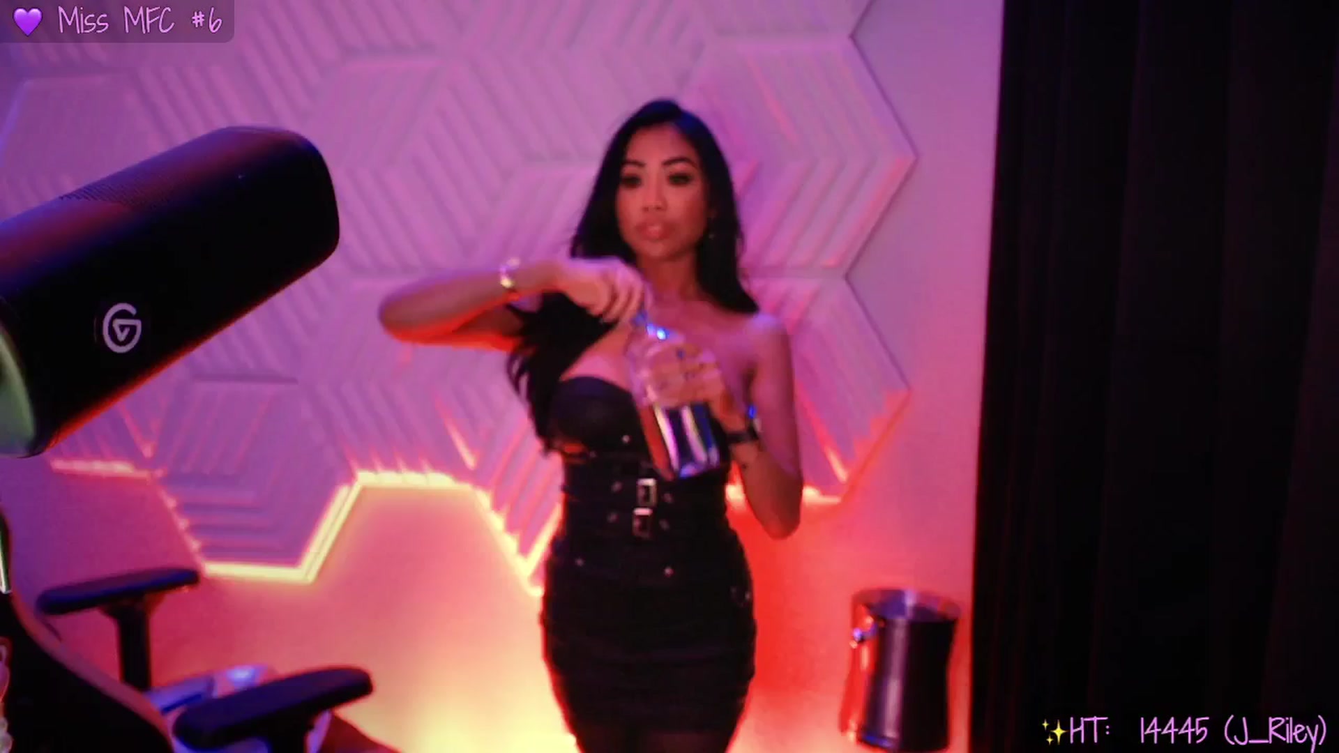 Gallery image thumbnail from SinCityVEE's myfreecams stream on, 04/05/2025, 08:16 image 18 of 20