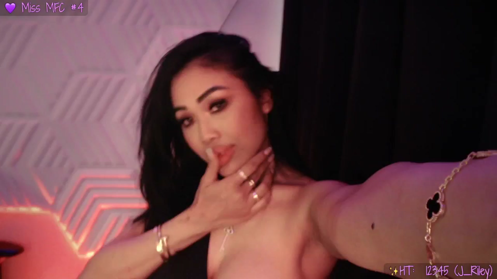 Gallery image thumbnail from SinCityVEE's myfreecams stream on, 04/11/2025, 17:00 image 14 of 20