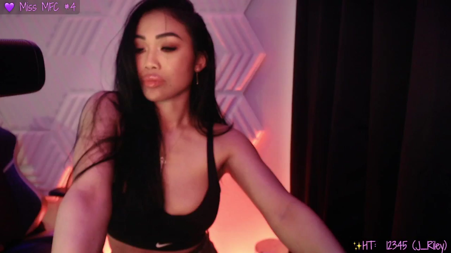 Gallery image thumbnail from SinCityVEE's myfreecams stream on, 04/11/2025, 17:00 image 19 of 20