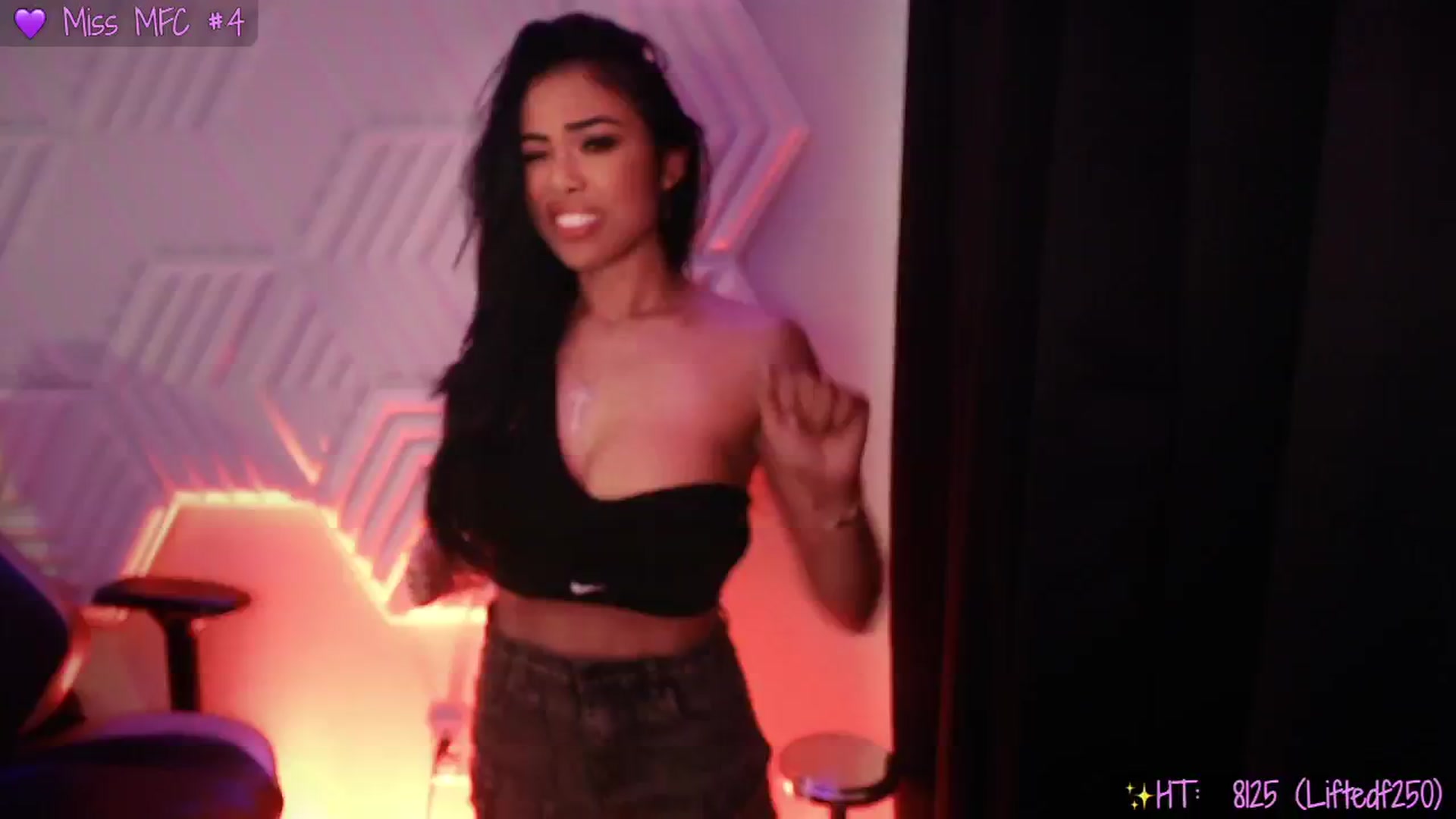 Gallery image thumbnail from SinCityVEE's myfreecams stream on, 04/11/2025, 17:00 image 3 of 20