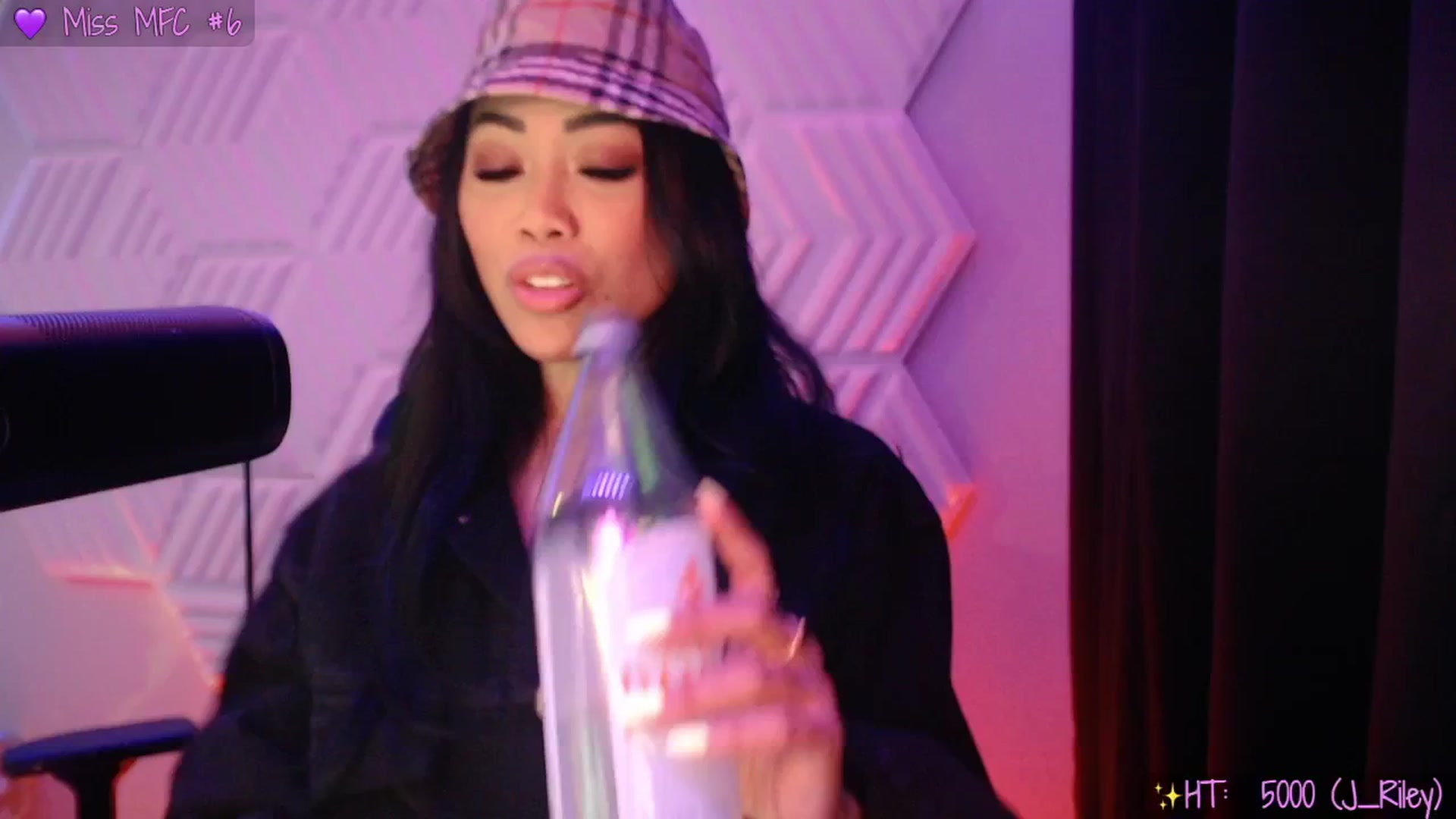 Gallery image thumbnail from SinCityVEE's myfreecams stream on, 04/18/2025, 07:16 image 17 of 20