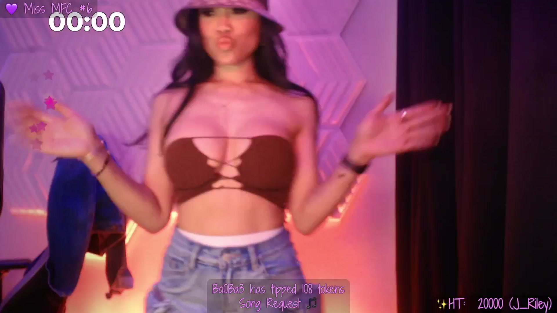 Gallery image thumbnail from SinCityVEE's myfreecams stream on, 04/20/2025, 20:04 image 5 of 20