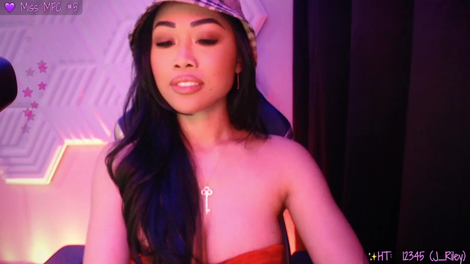 Gallery image thumbnail from SinCityVEE's myfreecams stream on, 04/23/2025, 07:20 image 9 of 20