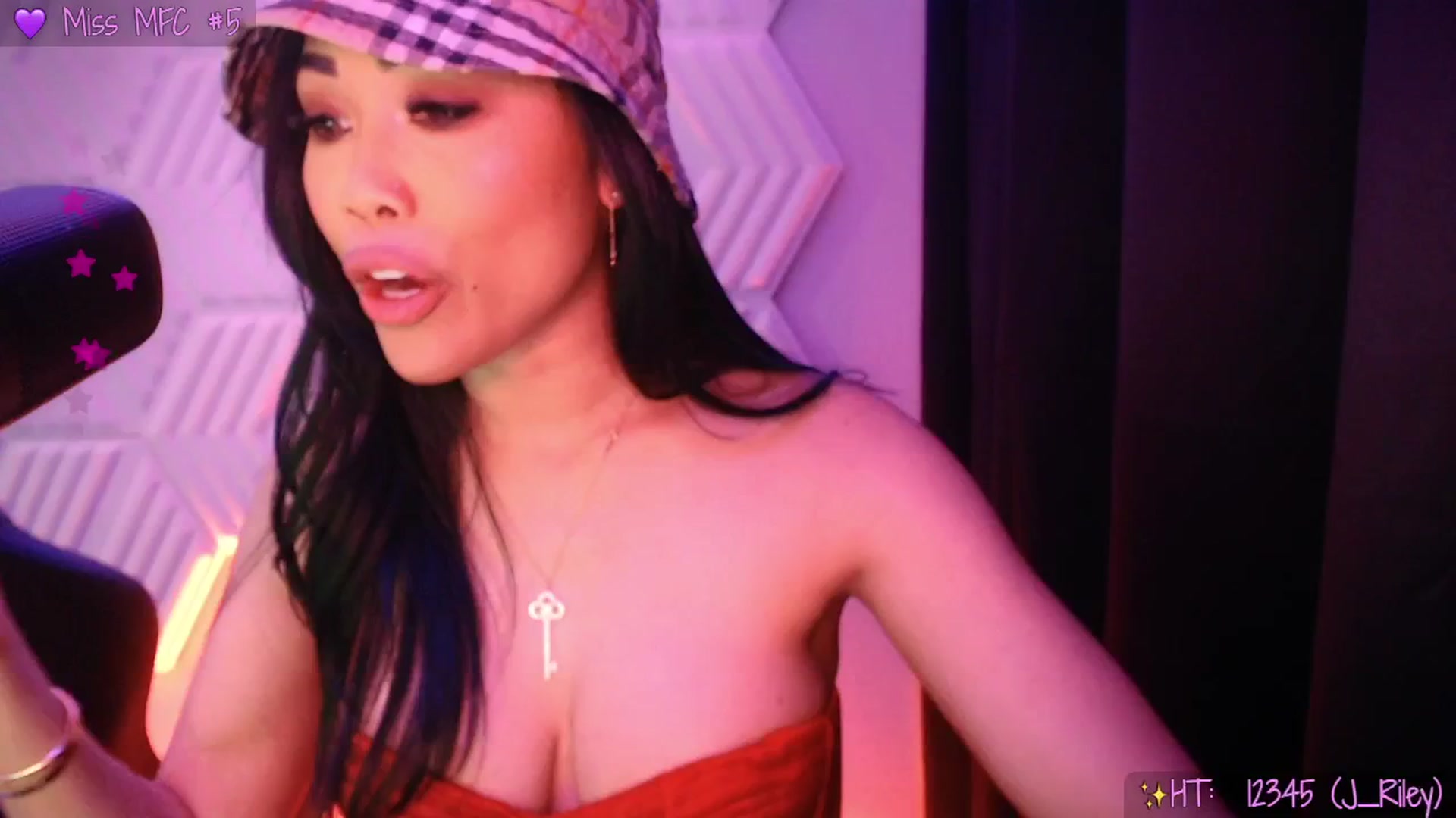 Gallery image thumbnail from SinCityVEE's myfreecams stream on, 04/23/2025, 07:20 image 13 of 20