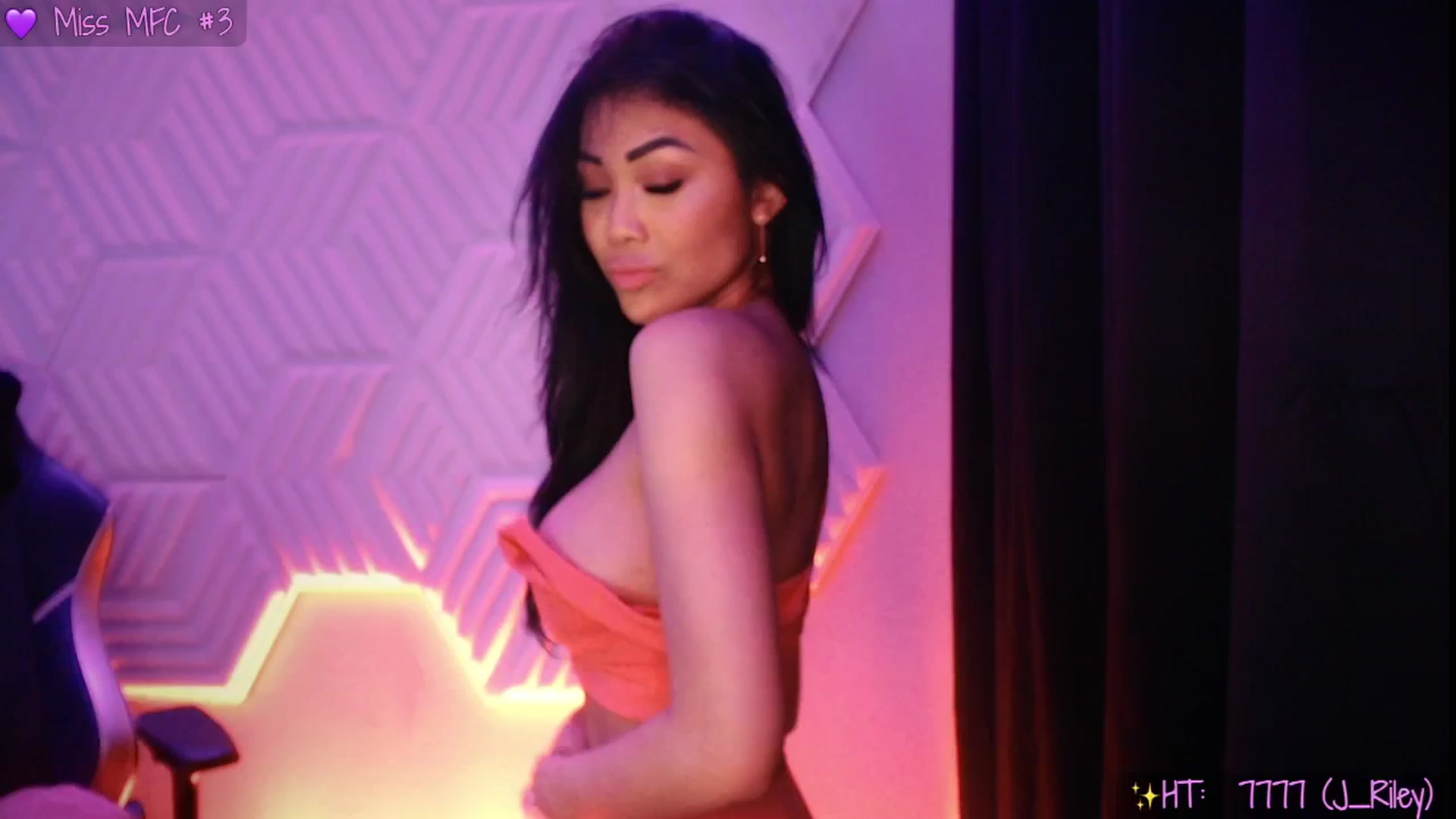 Gallery image thumbnail from SinCityVEE's myfreecams stream on, 04/24/2025, 14:41 image 15 of 20