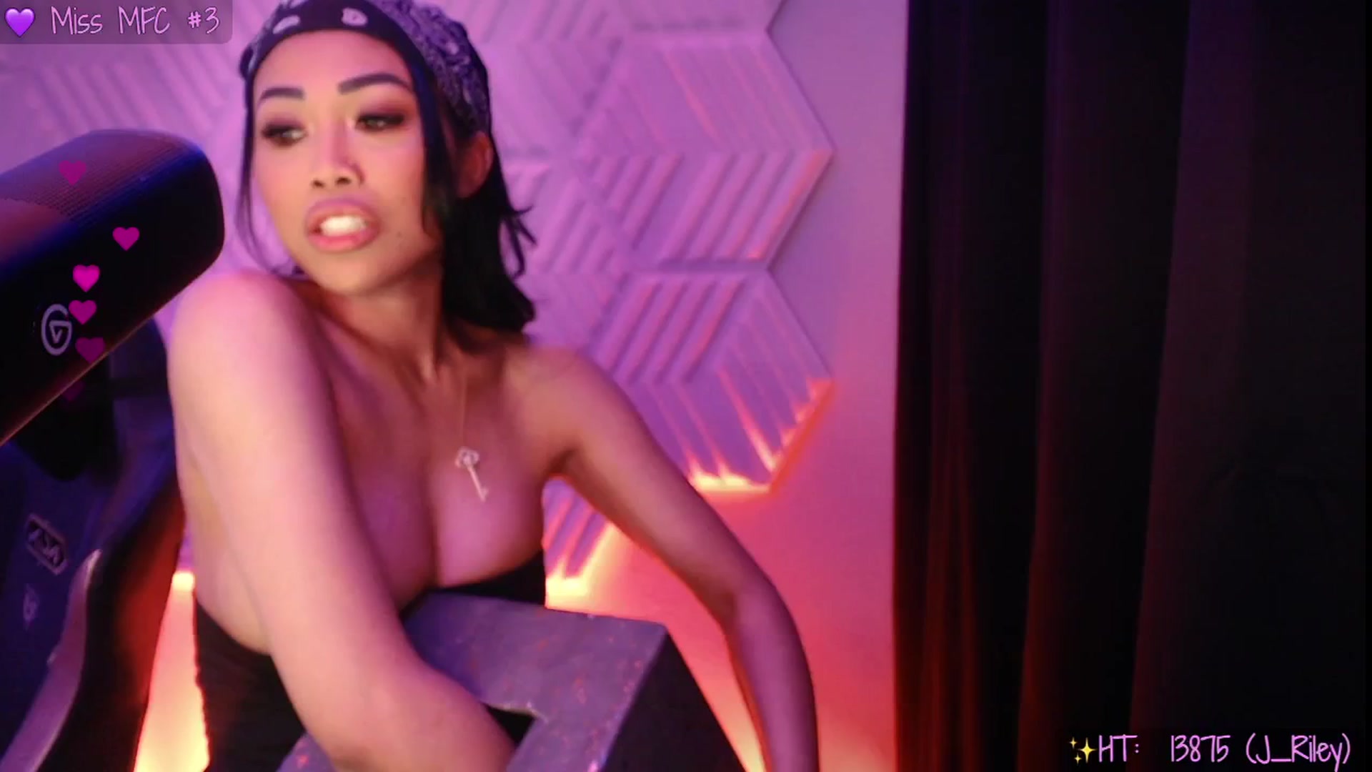 Gallery image thumbnail from SinCityVEE's myfreecams stream on, 04/26/2025, 09:15 image 10 of 20