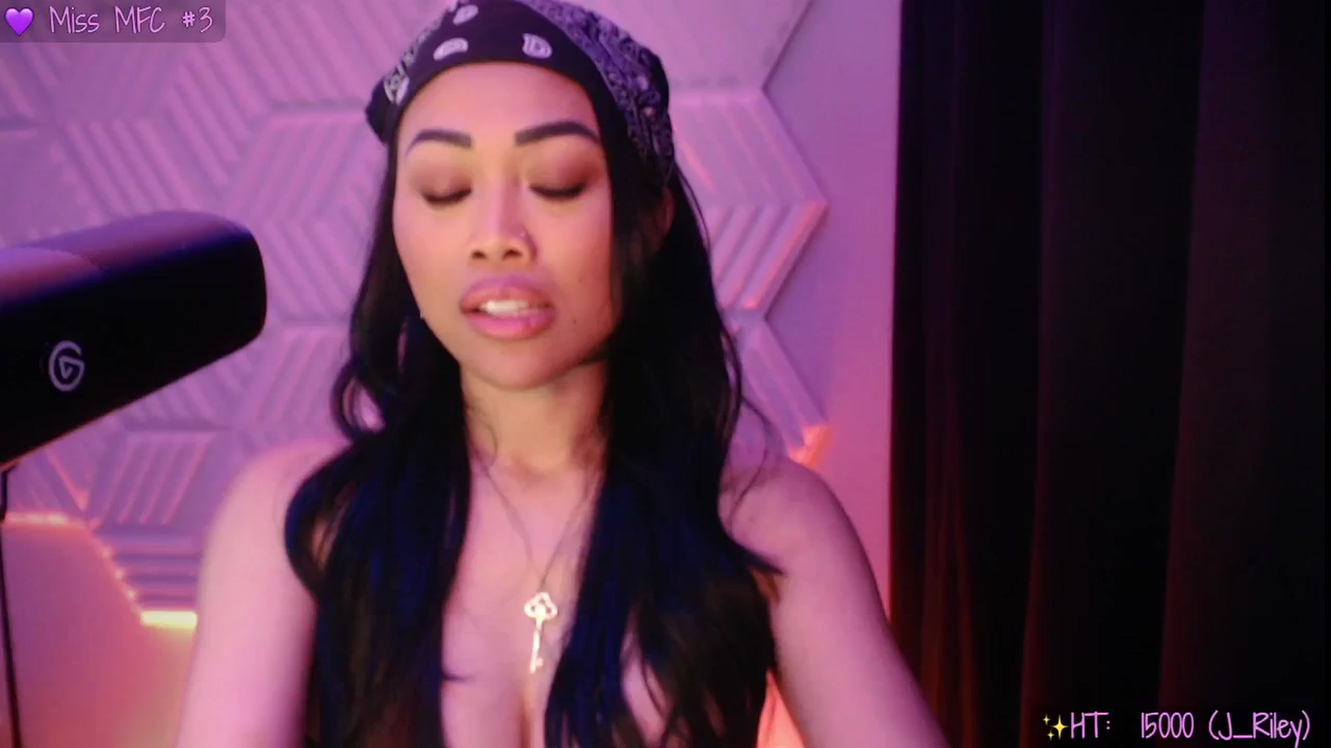 Gallery image thumbnail from SinCityVEE's myfreecams stream on, 04/26/2025, 11:31 image 8 of 20