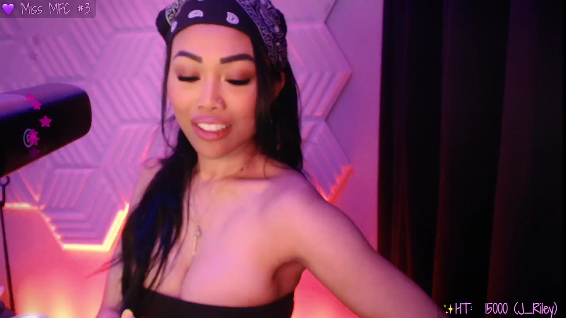 Gallery image thumbnail from SinCityVEE's myfreecams stream on, 04/26/2025, 11:31 image 11 of 20