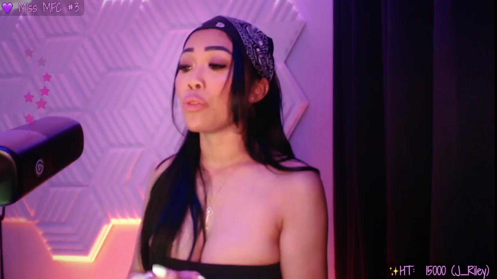 Gallery image thumbnail from SinCityVEE's myfreecams stream on, 04/26/2025, 11:31 image 17 of 20