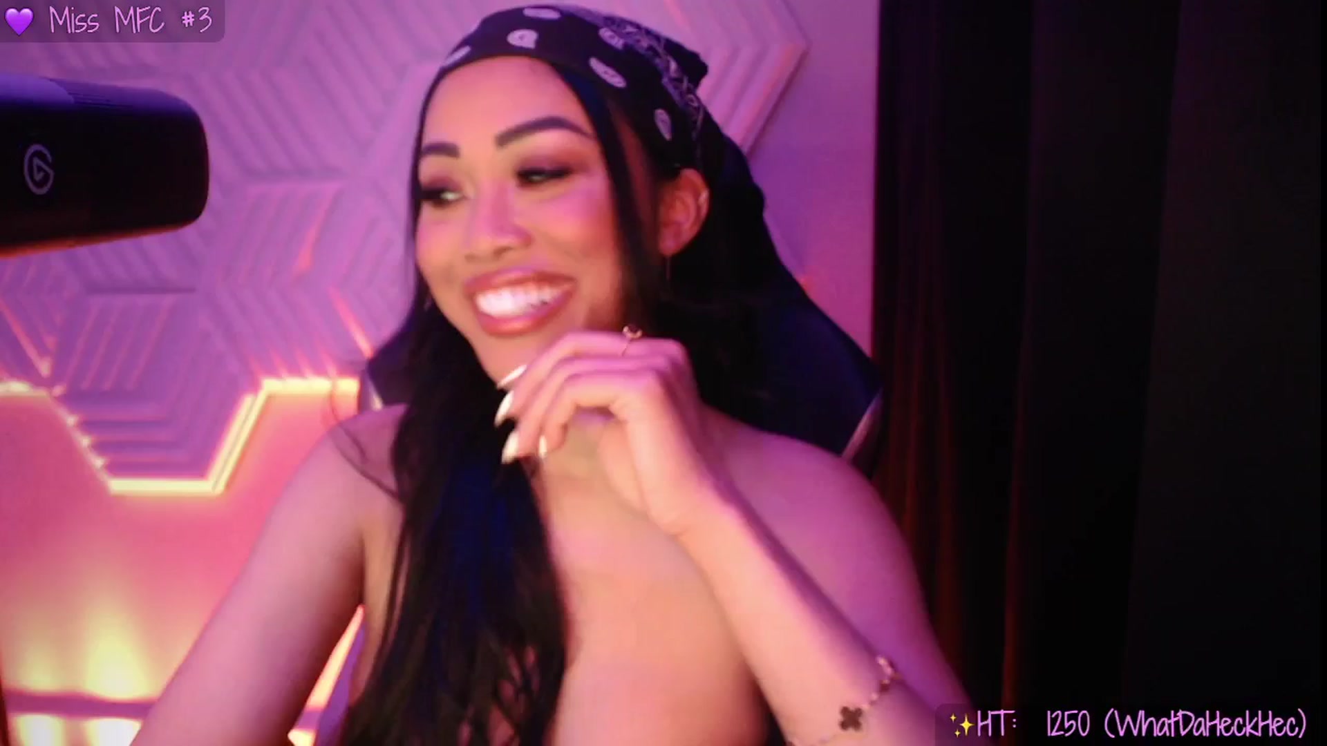 Gallery image thumbnail from SinCityVEE's myfreecams stream on, 04/27/2025, 11:43 image 3 of 20