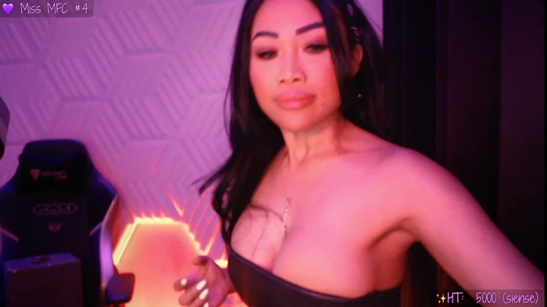 Gallery image thumbnail from SinCityVEE's myfreecams stream on, 04/29/2025, 12:22 image 8 of 20