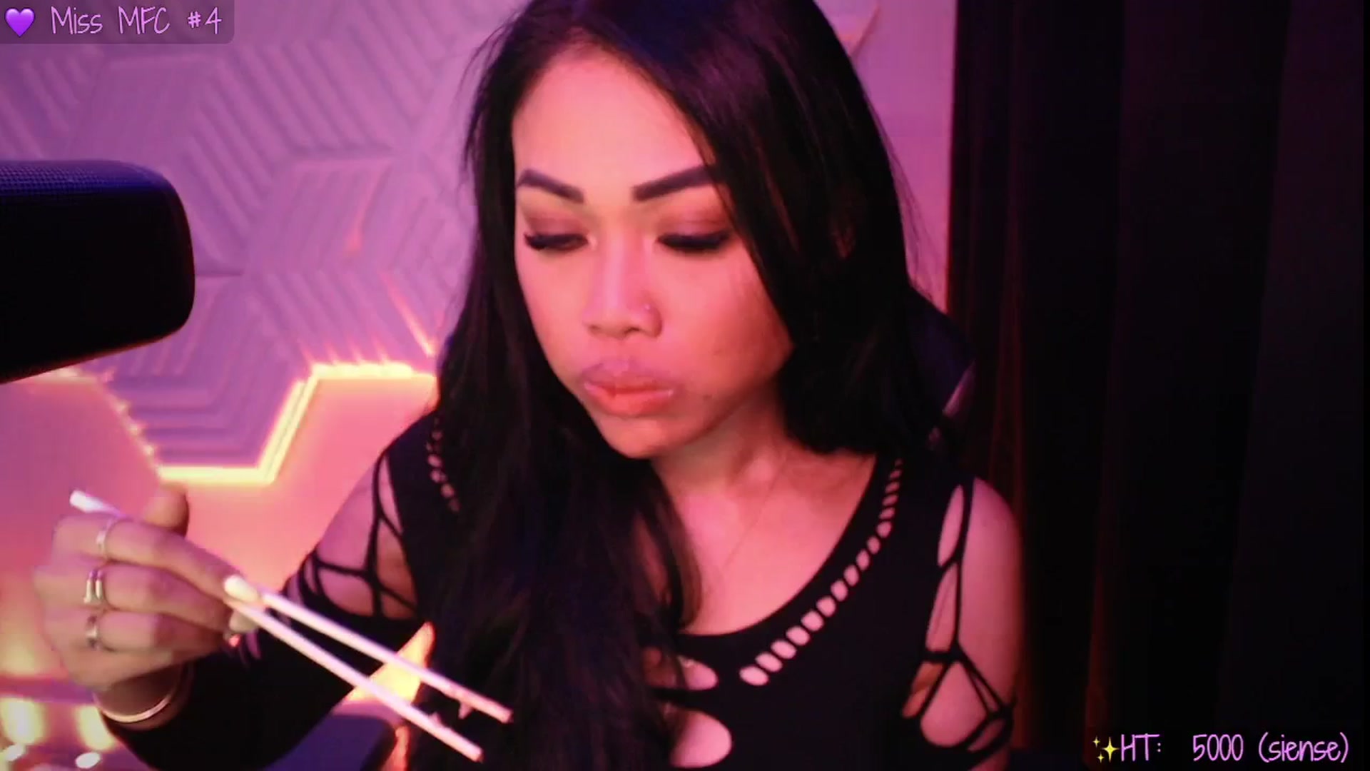 Gallery image thumbnail from SinCityVEE's myfreecams stream on, 04/30/2025, 05:33 image 17 of 20