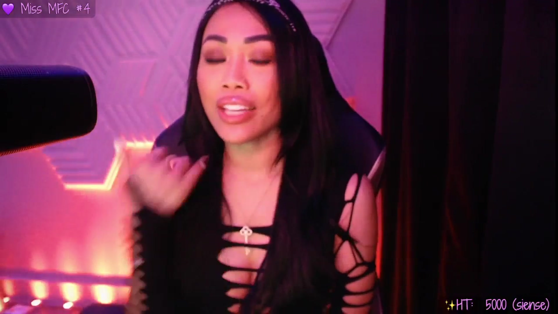 Gallery image thumbnail from SinCityVEE's myfreecams stream on, 04/30/2025, 05:33 image 10 of 20