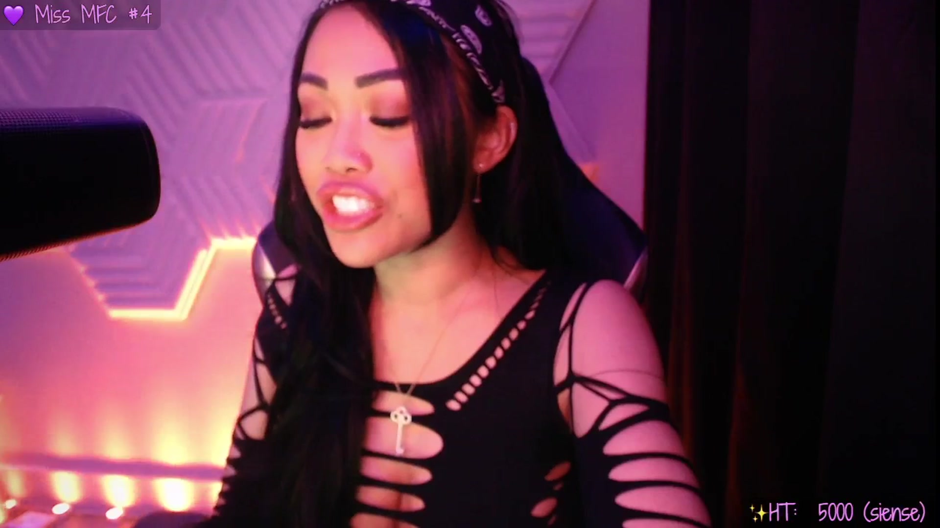 Gallery image thumbnail from SinCityVEE's myfreecams stream on, 04/30/2025, 05:33 image 11 of 20