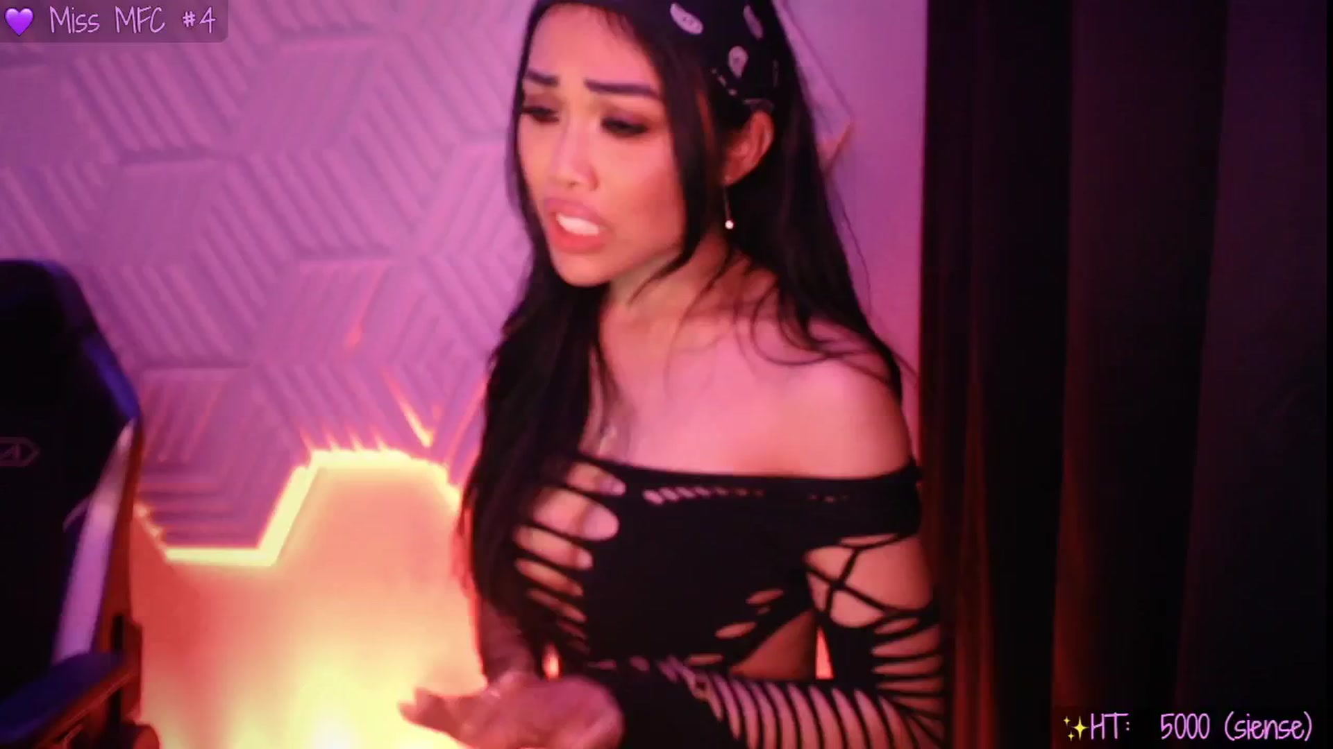 Gallery image thumbnail from SinCityVEE's myfreecams stream on, 04/30/2025, 06:15 image 7 of 20