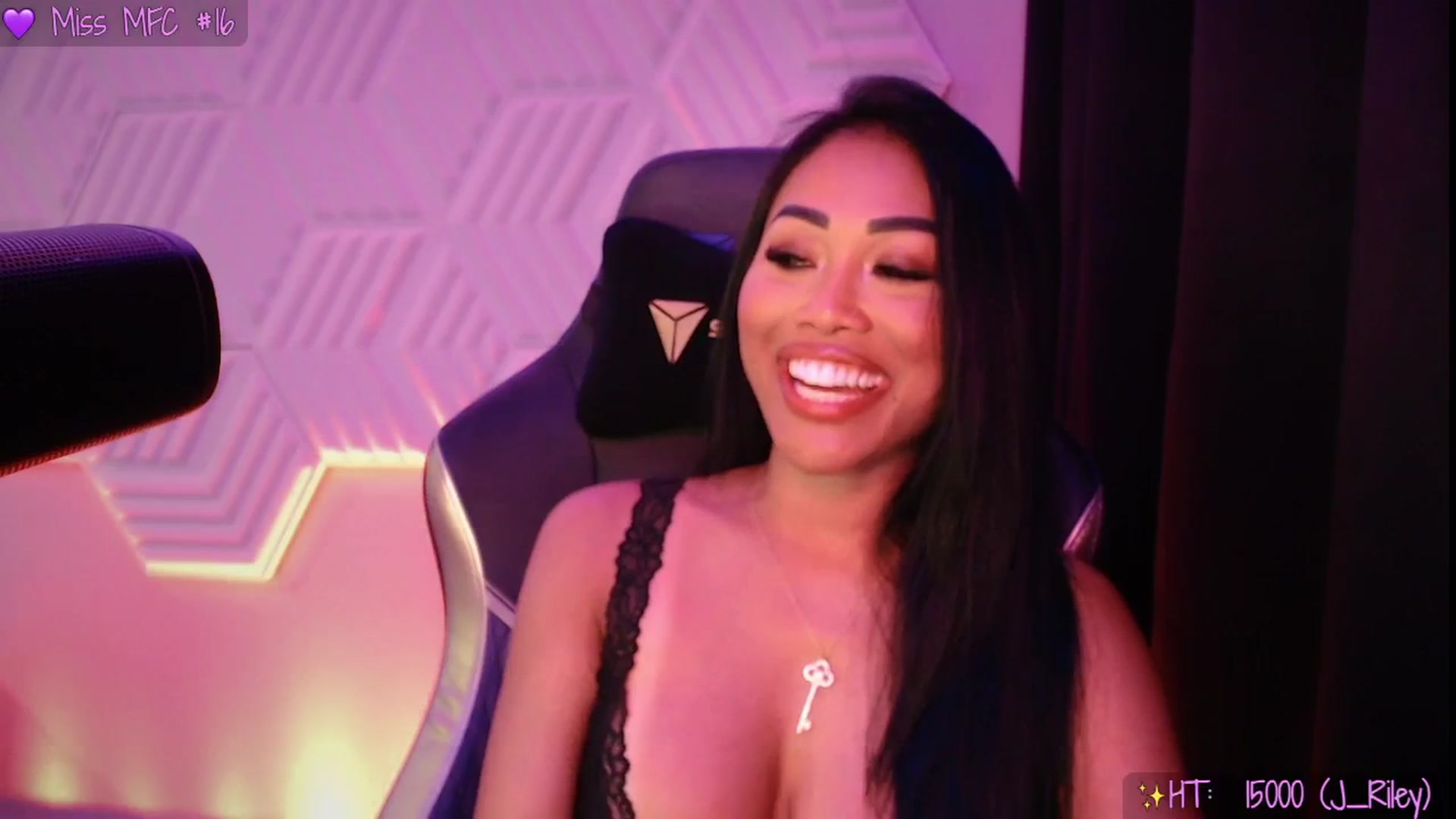 Gallery image thumbnail from SinCityVEE's myfreecams stream on, 06/01/2025, 09:49 image 18 of 20