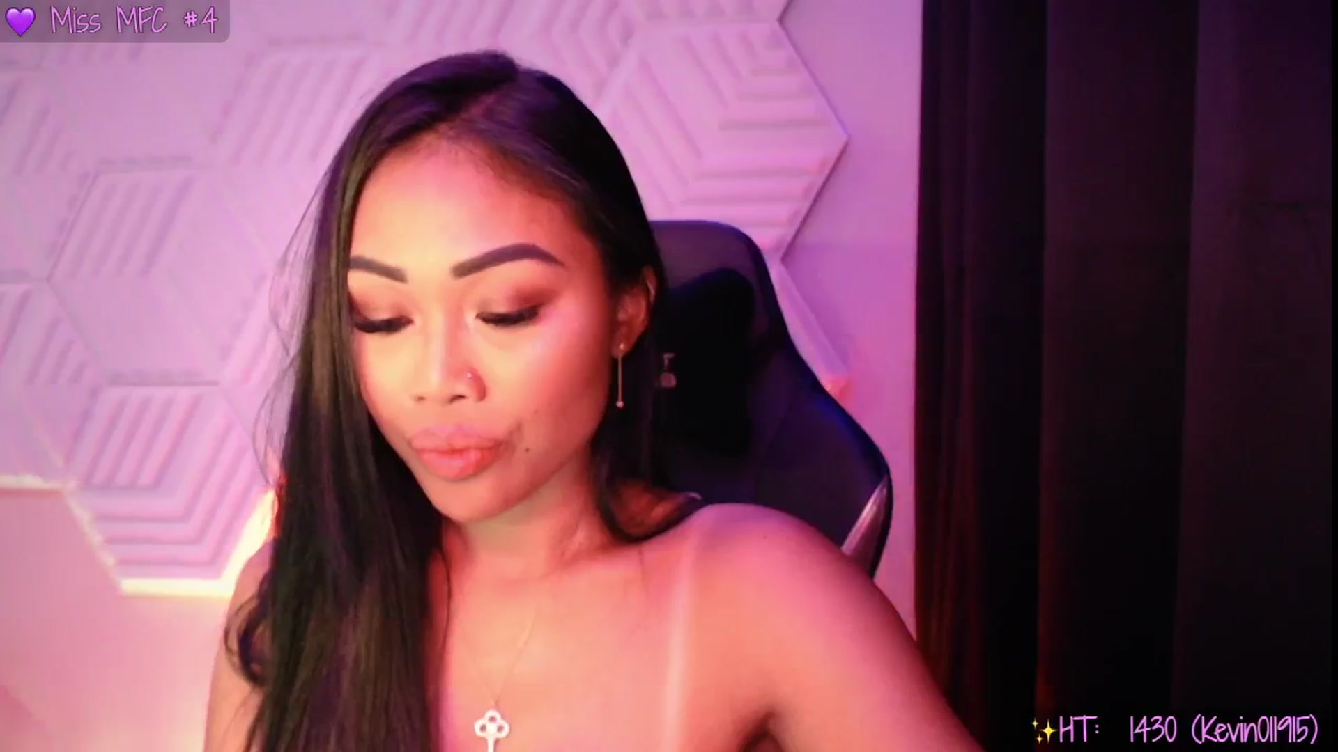 Gallery image thumbnail from SinCityVEE's myfreecams stream on, 06/10/2025, 10:31 image 19 of 20