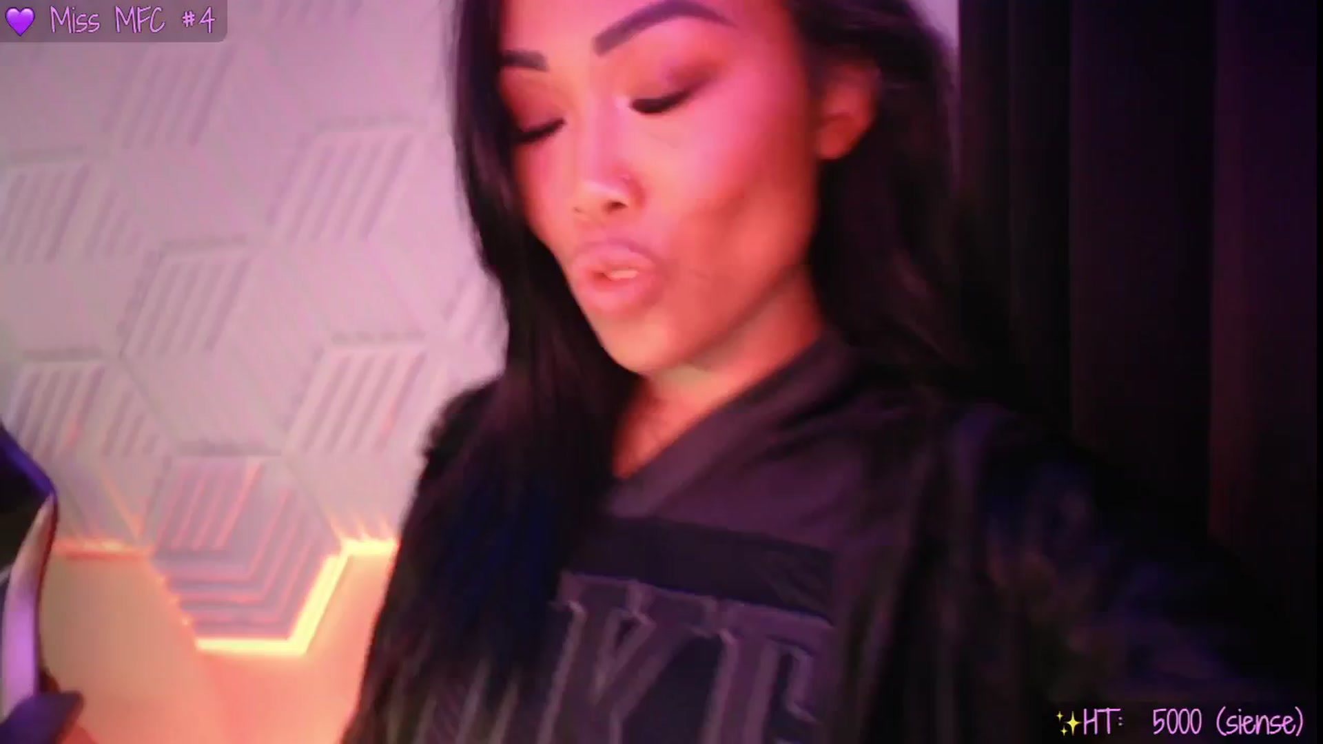 Gallery image thumbnail from SinCityVEE's myfreecams stream on, 06/12/2025, 11:33 image 3 of 20
