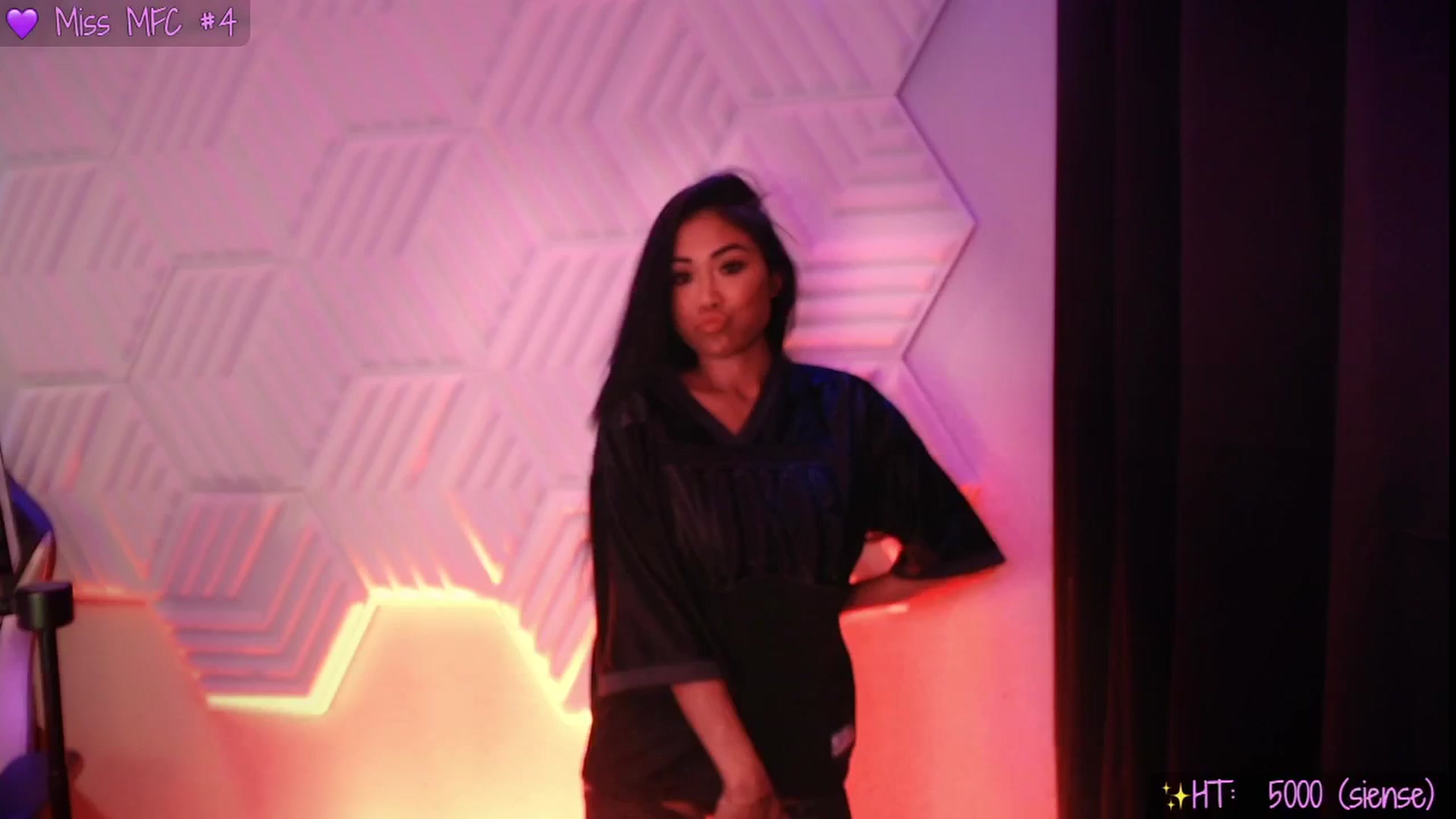 Gallery image thumbnail from SinCityVEE's myfreecams stream on, 06/12/2025, 11:33 image 11 of 20