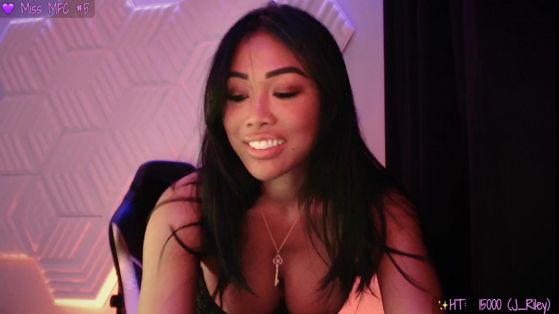 Gallery image thumbnail from SinCityVEE's myfreecams stream on, 06/23/2025, 11:38 image 19 of 20