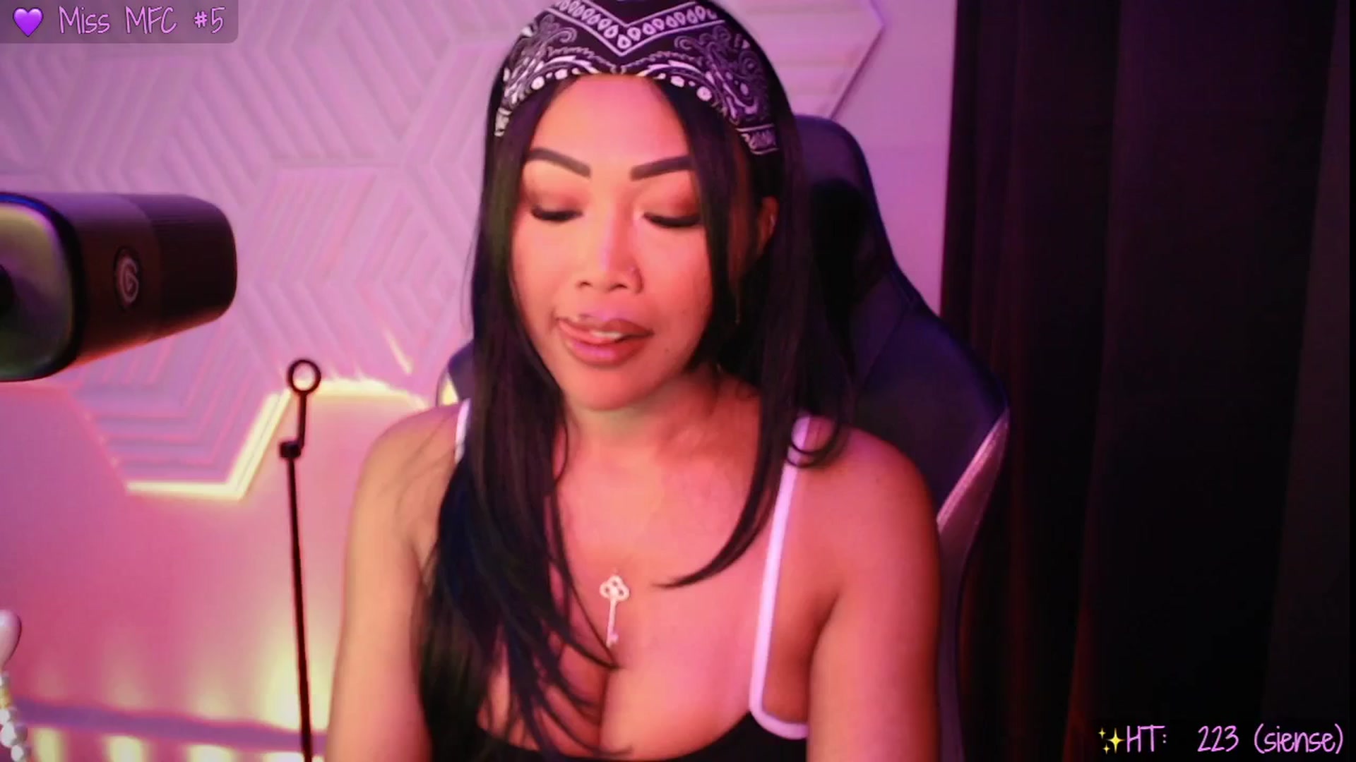 Gallery image thumbnail from SinCityVEE's myfreecams stream on, 06/28/2025, 05:24 image 10 of 20