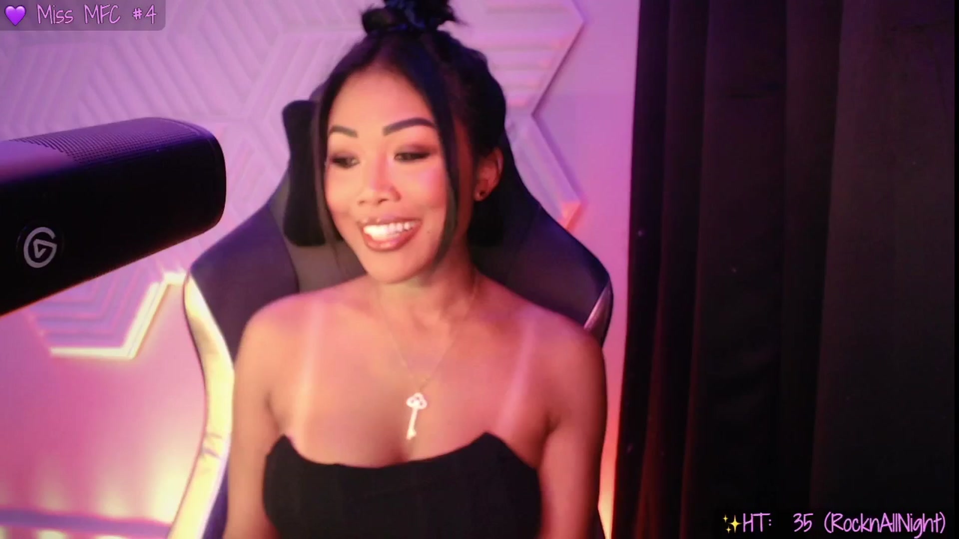 Gallery image thumbnail from SinCityVEE's myfreecams stream on, 07/06/2025, 06:24 image 12 of 20