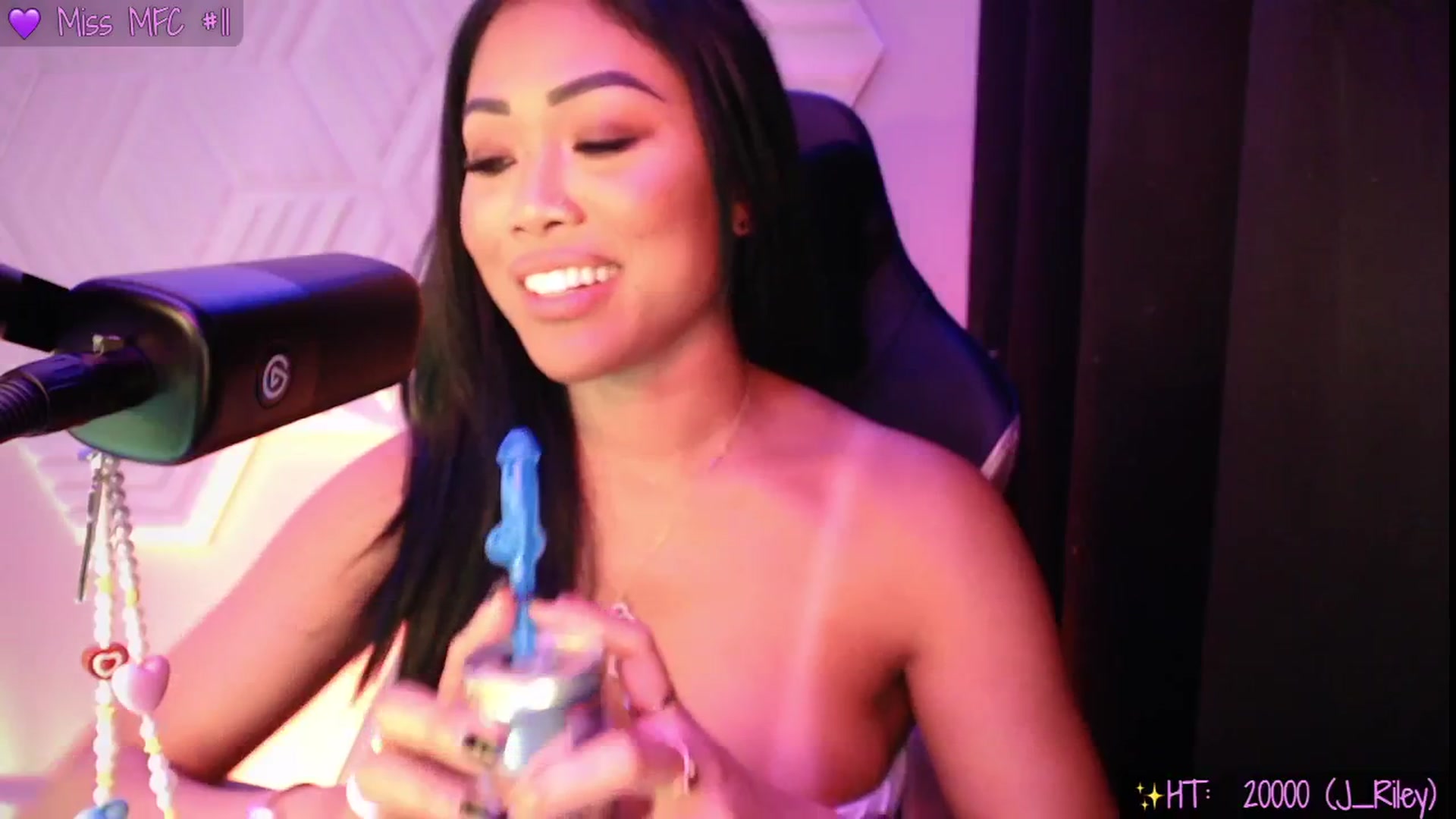 Gallery image thumbnail from SinCityVEE's myfreecams stream on, 07/13/2025, 10:39 image 12 of 20