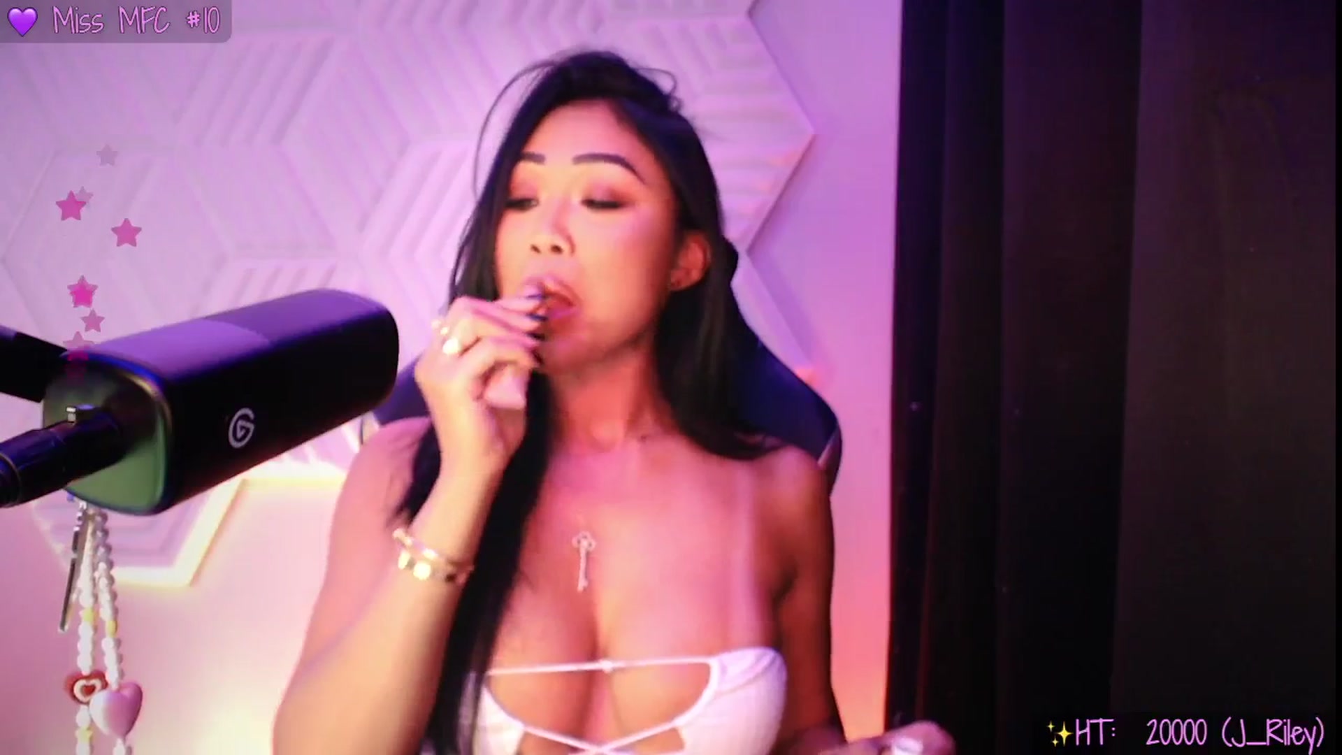 Gallery image thumbnail from SinCityVEE's myfreecams stream on, 07/13/2025, 10:39 image 13 of 20