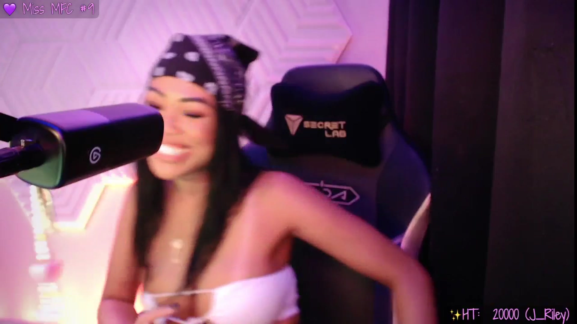 Gallery image thumbnail from SinCityVEE's myfreecams stream on, 07/13/2025, 10:39 image 18 of 20
