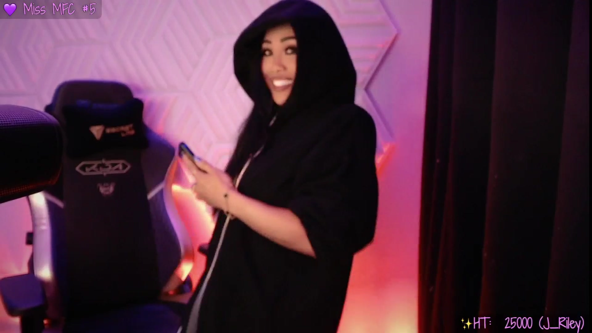 Gallery image thumbnail from SinCityVEE's myfreecams stream on, 07/23/2025, 10:35 image 5 of 20