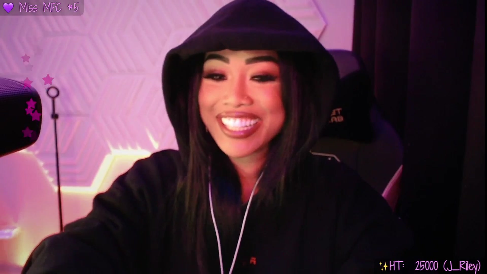 Gallery image thumbnail from SinCityVEE's myfreecams stream on, 07/23/2025, 10:35 image 4 of 20