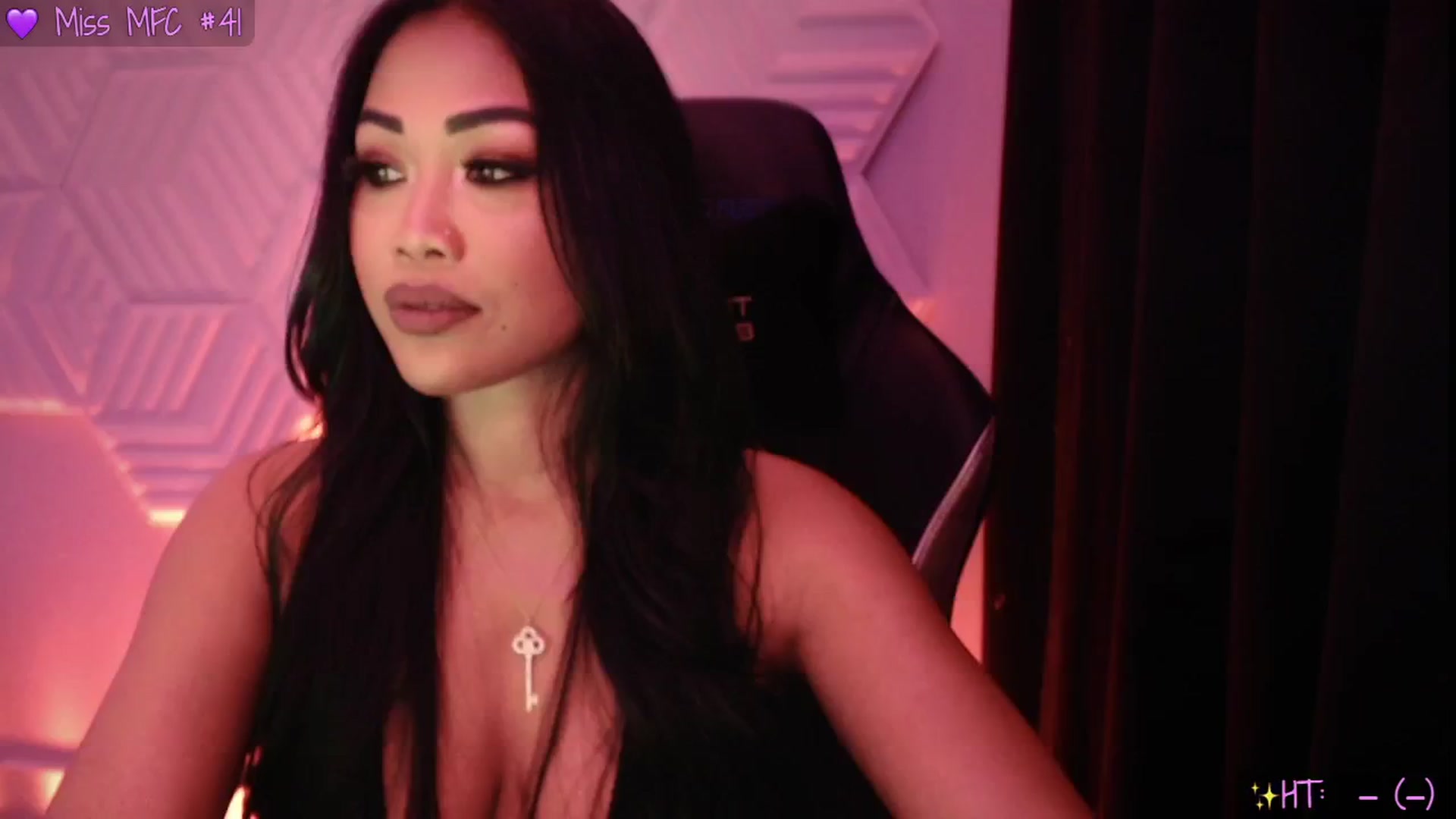 Gallery image thumbnail from SinCityVEE's myfreecams stream on, 08/23/2025, 05:31 image 10 of 20