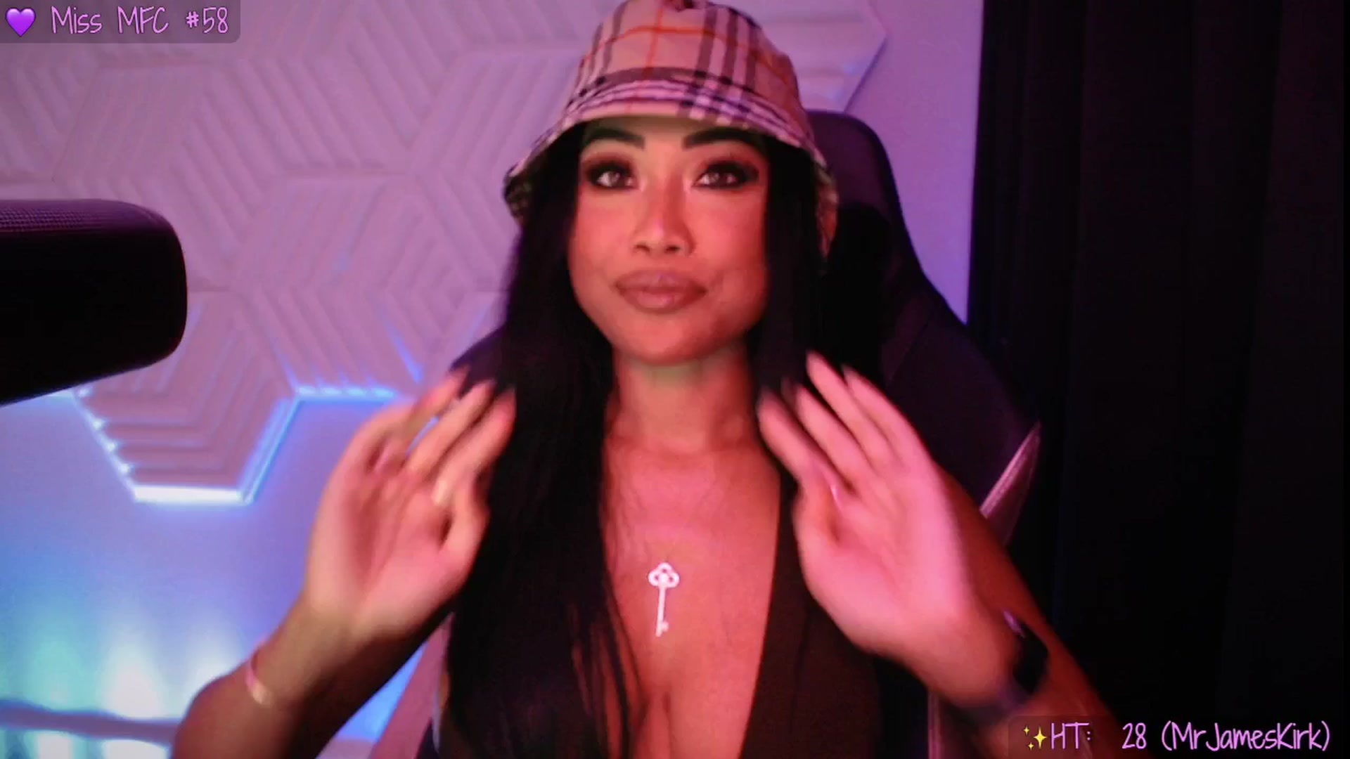 Gallery image thumbnail from SinCityVEE's myfreecams stream on, 08/29/2025, 05:11 image 17 of 20