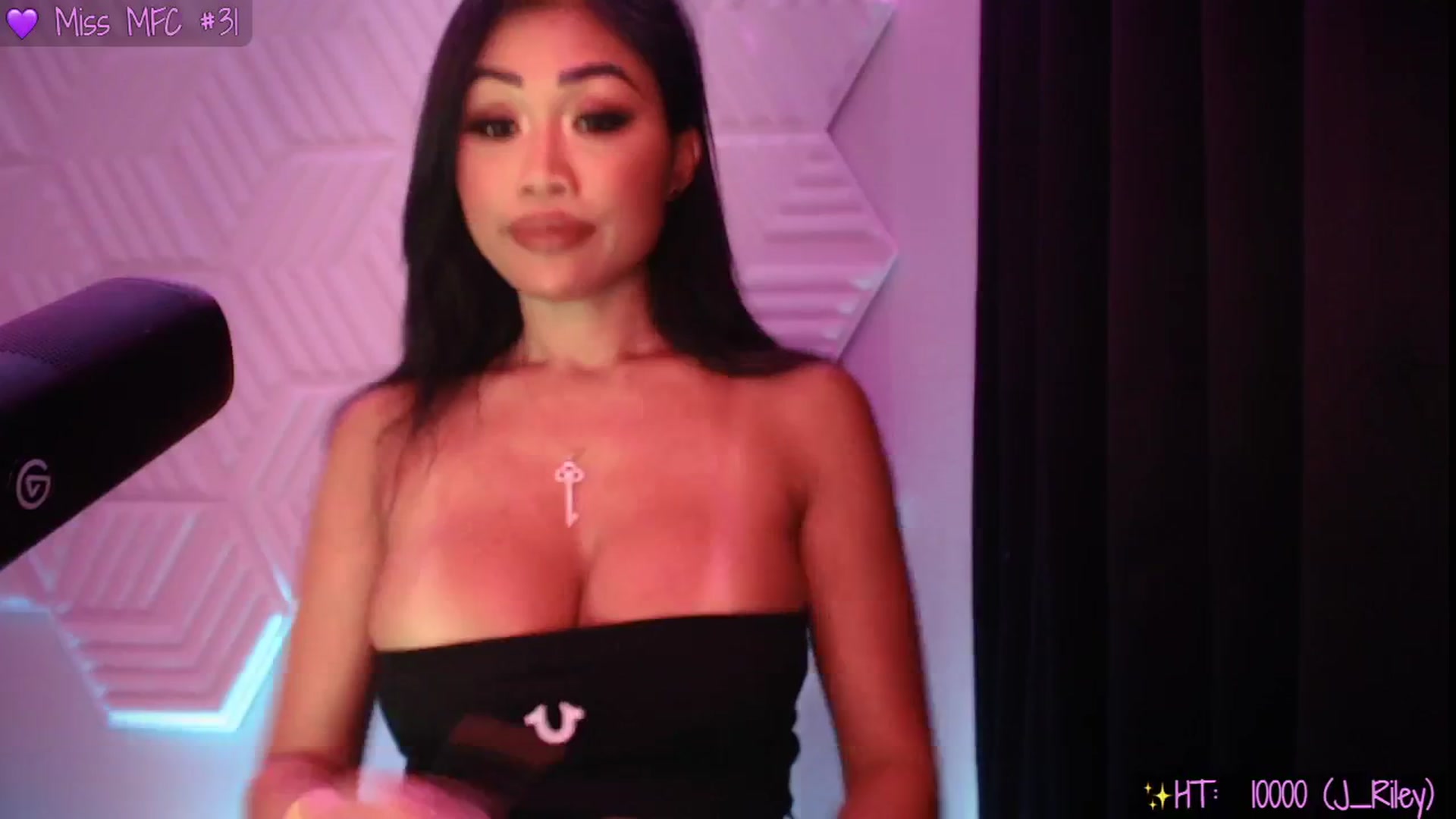 Gallery image thumbnail from SinCityVEE's myfreecams stream on, 08/31/2025, 12:23 image 19 of 20