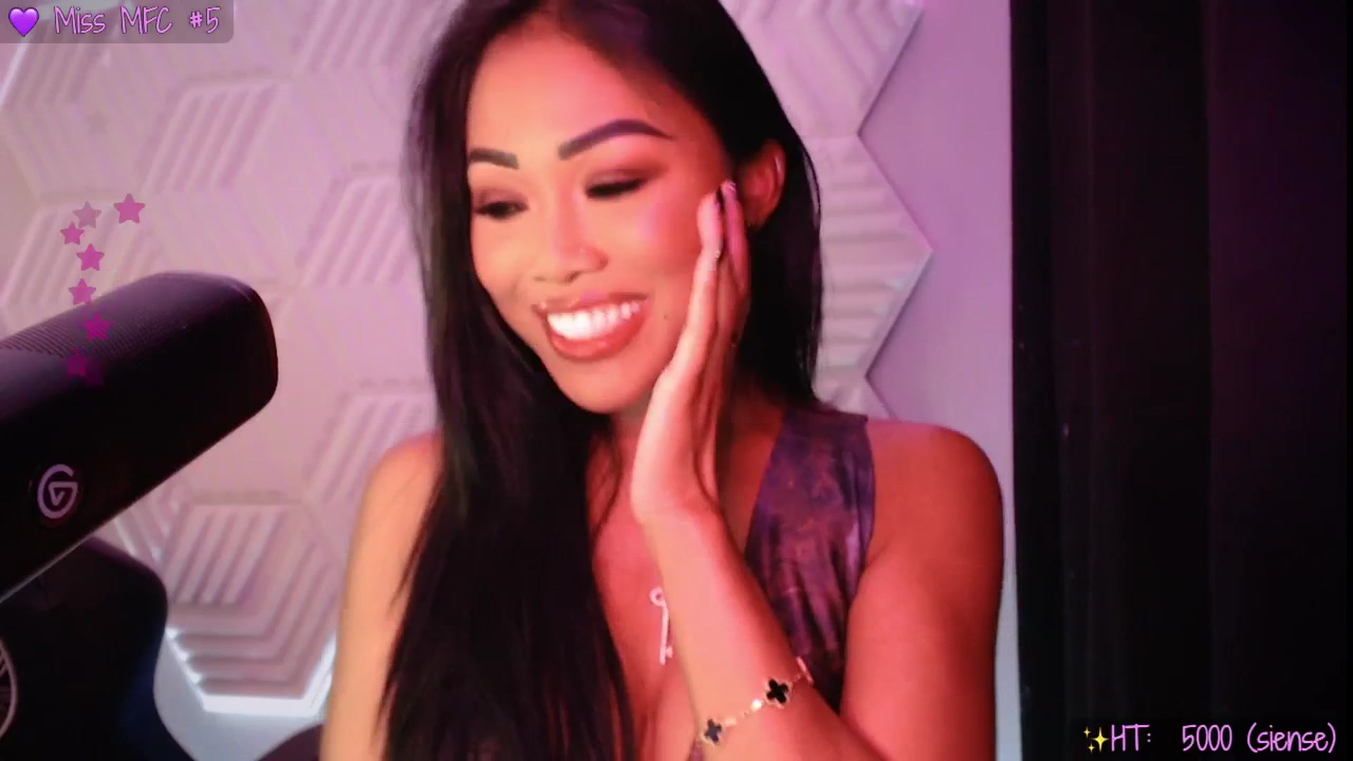 Gallery image thumbnail from SinCityVEE's myfreecams stream on, 09/18/2025, 05:33 image 17 of 20