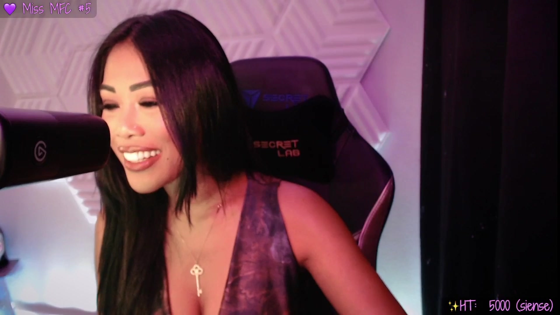Gallery image thumbnail from SinCityVEE's myfreecams stream on, 09/18/2025, 05:33 image 7 of 20