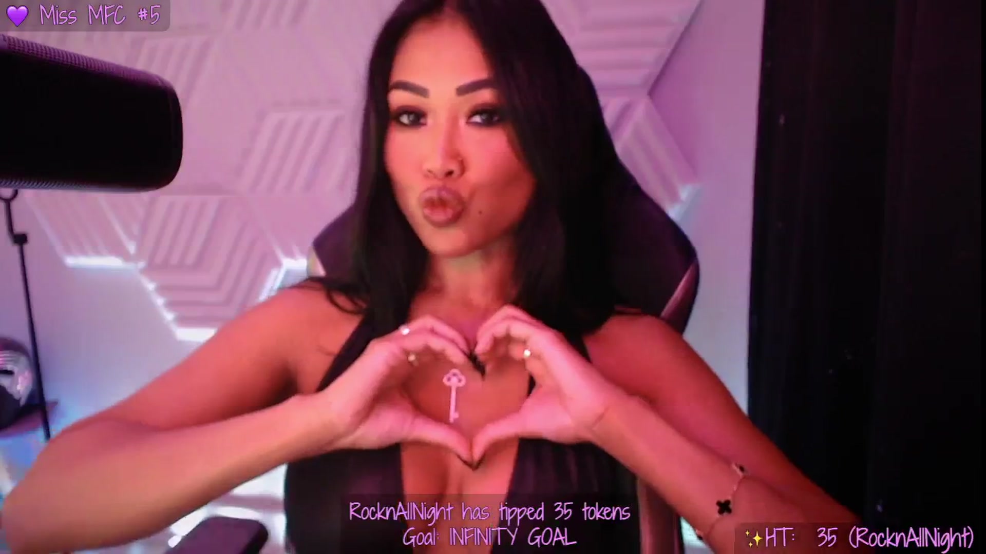 Gallery image thumbnail from SinCityVEE's myfreecams stream on, 09/19/2025, 08:52 image 3 of 20