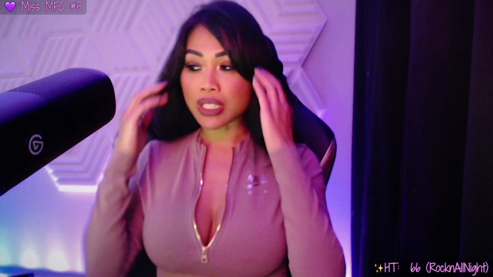 Gallery image thumbnail from SinCityVEE's myfreecams stream on, 09/29/2025, 04:51 image 6 of 20