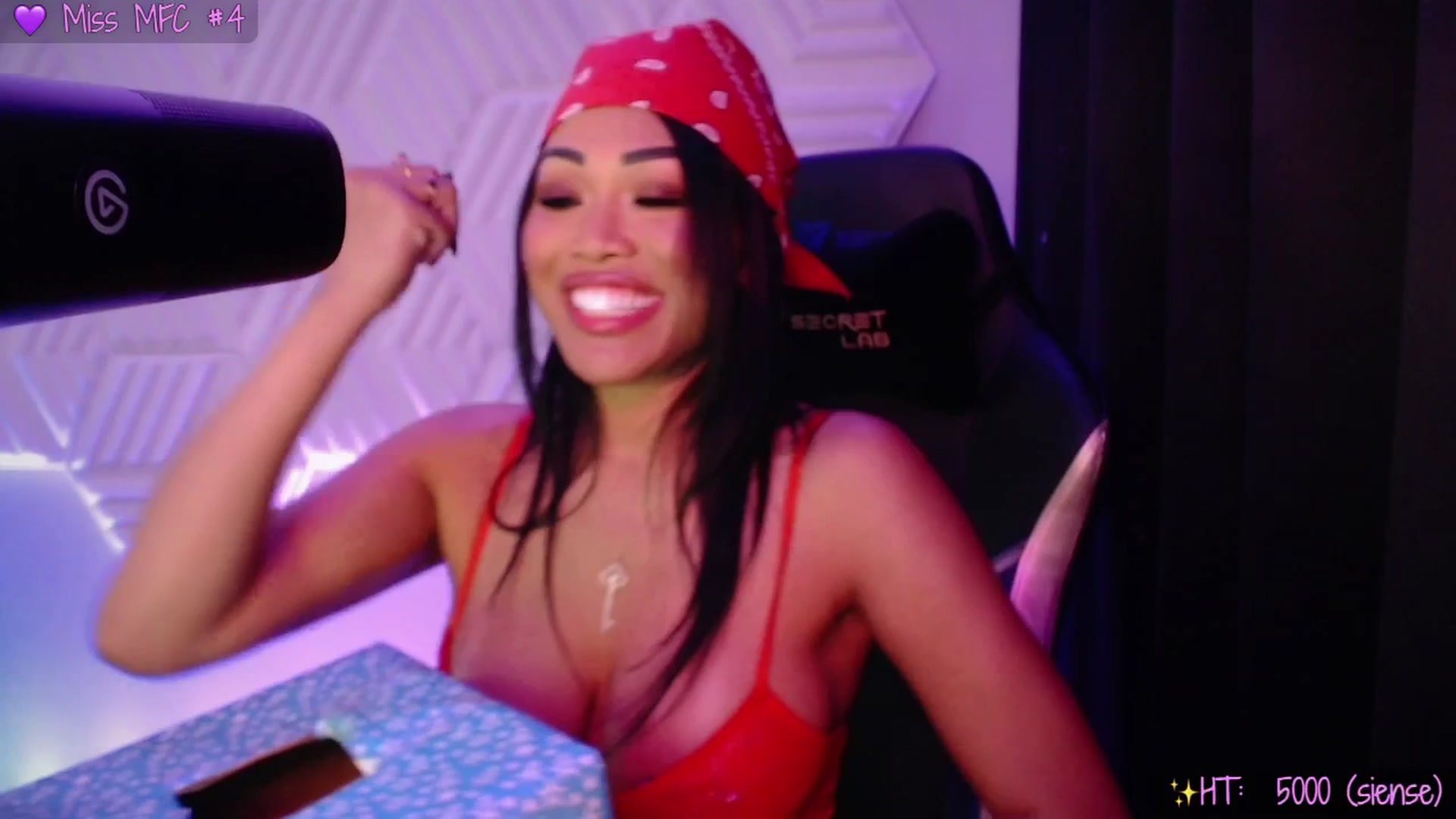 Gallery image thumbnail from SinCityVEE's myfreecams stream on, 09/30/2025, 10:26 image 14 of 20