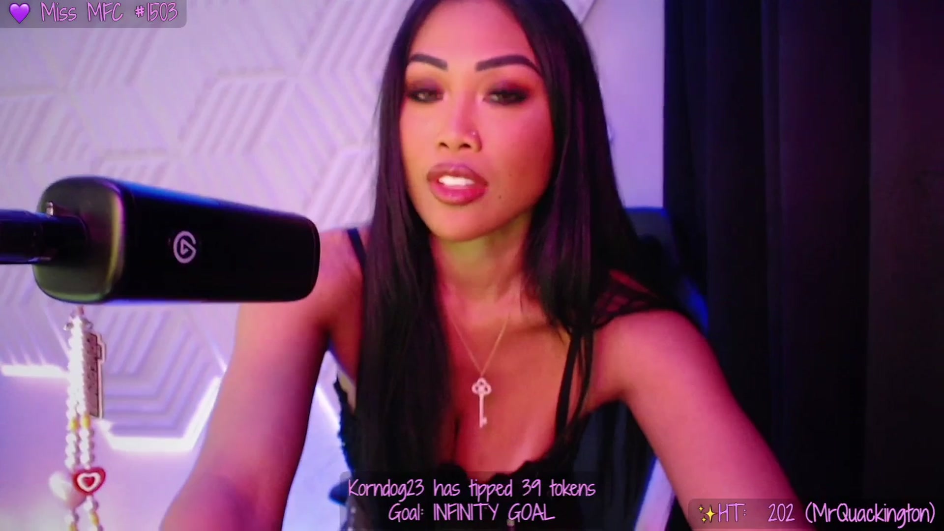 Gallery image thumbnail from SinCityVEE's myfreecams stream on, 10/04/2025, 09:40 image 3 of 20
