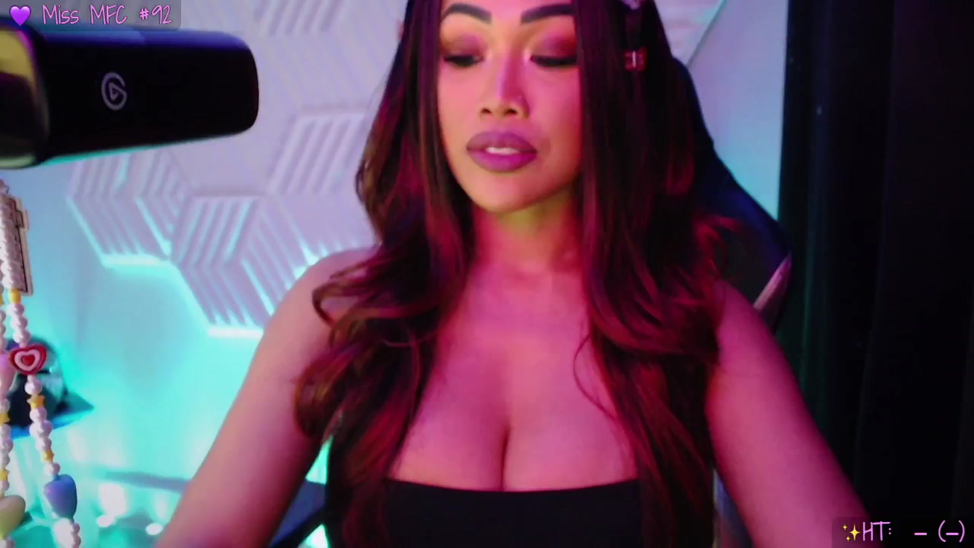 Gallery image thumbnail from SinCityVEE's myfreecams stream on, 10/27/2025, 06:07 image 1 of 20