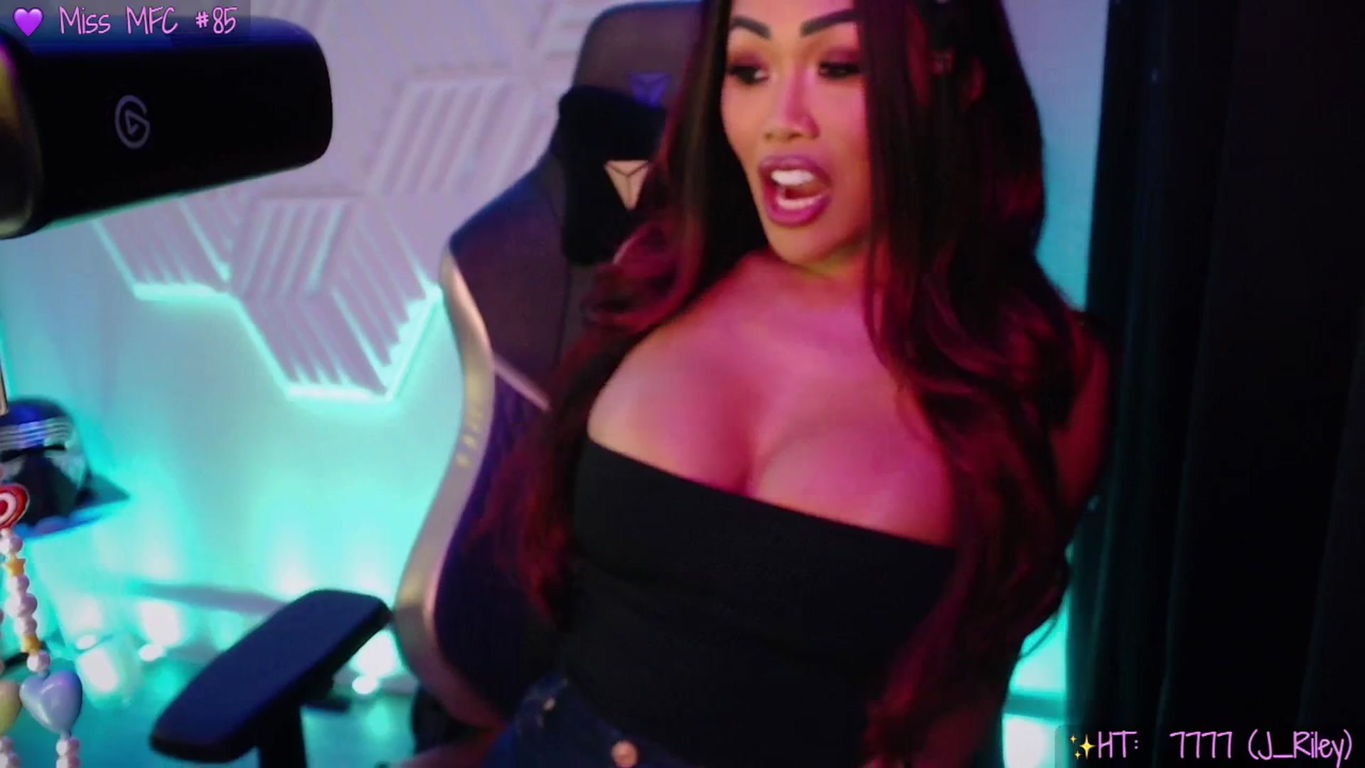 Gallery image thumbnail from SinCityVEE's myfreecams stream on, 10/27/2025, 06:07 image 10 of 20