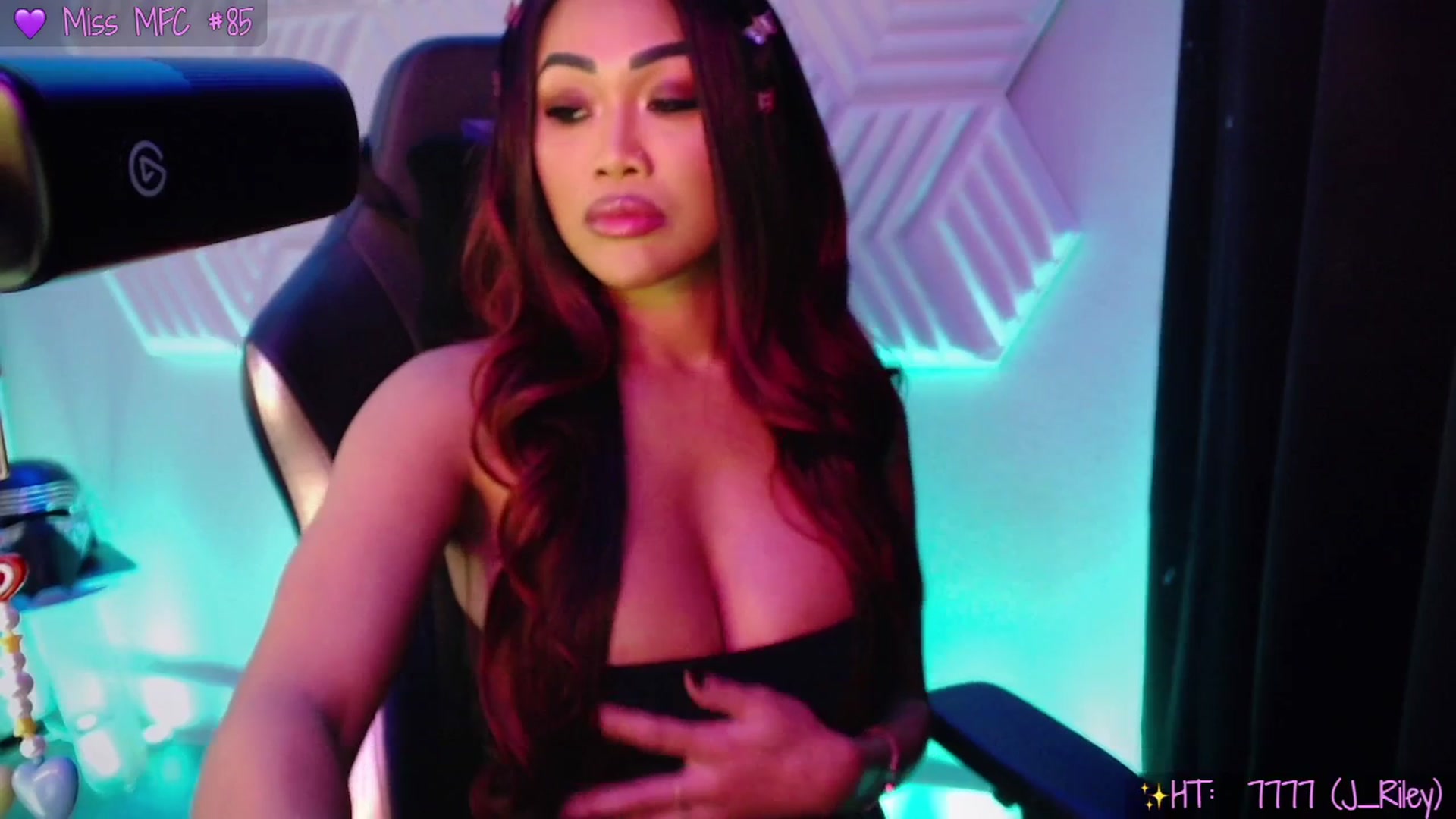 Gallery image thumbnail from SinCityVEE's myfreecams stream on, 10/27/2025, 06:07 image 12 of 20