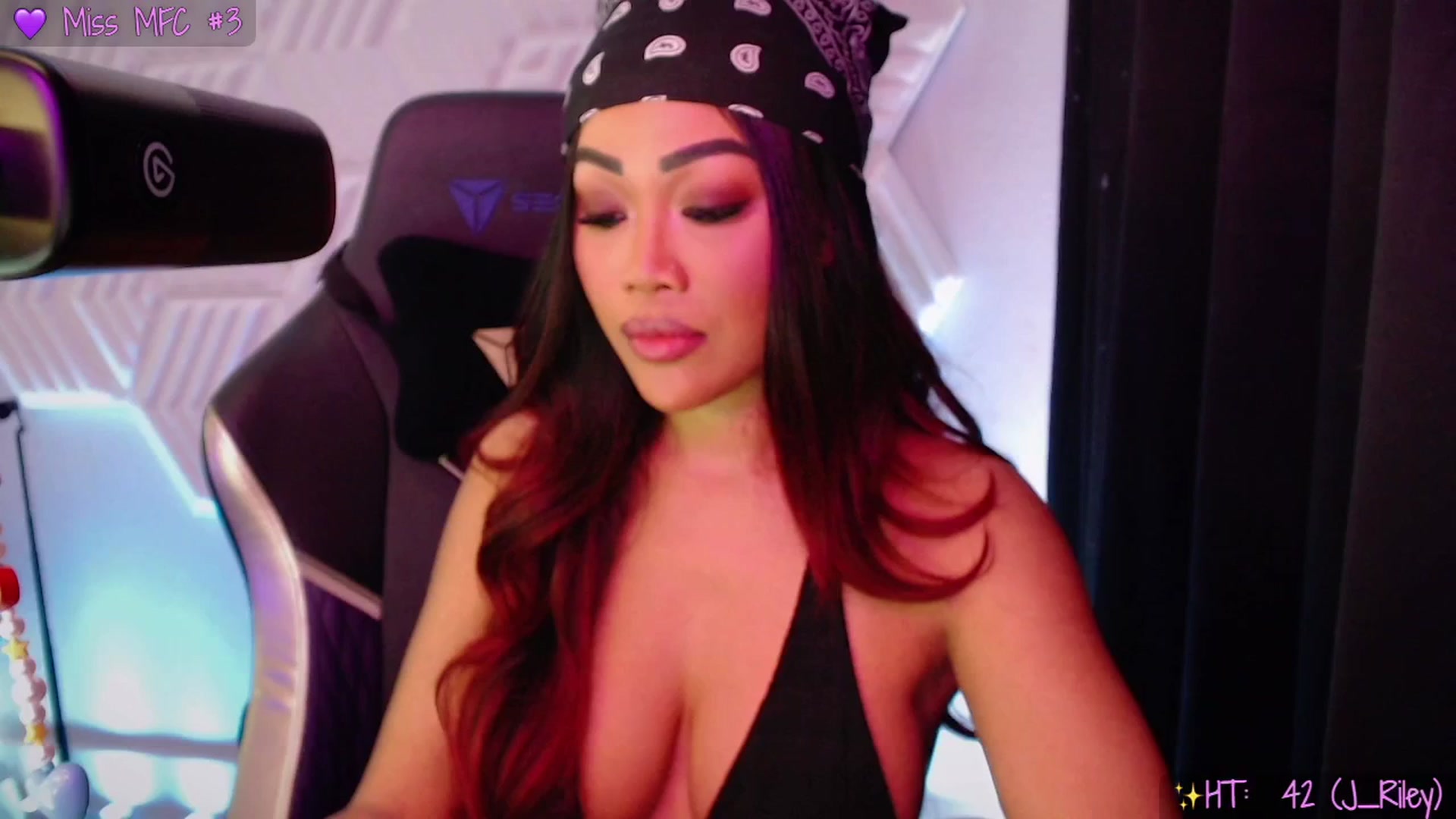 Gallery image thumbnail from SinCityVEE's myfreecams stream on, 11/05/2025, 07:45 image 3 of 20