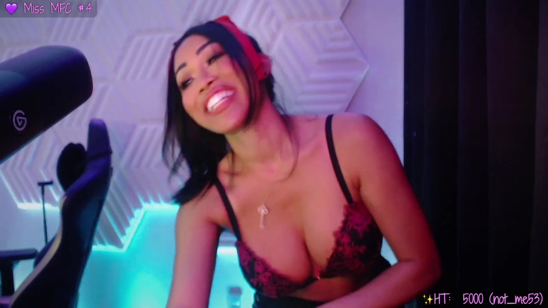 Gallery image thumbnail from SinCityVEE's myfreecams stream on, 11/11/2025, 10:11 image 9 of 20