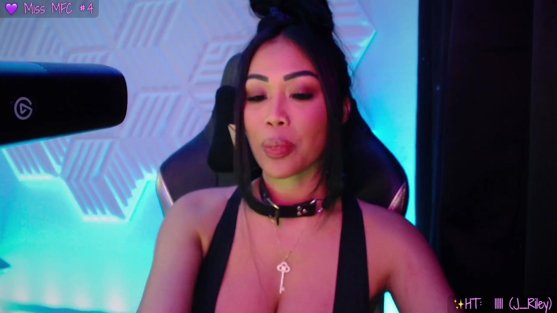 Gallery image thumbnail from SinCityVEE's myfreecams stream on, 11/15/2025, 14:36 image 15 of 20